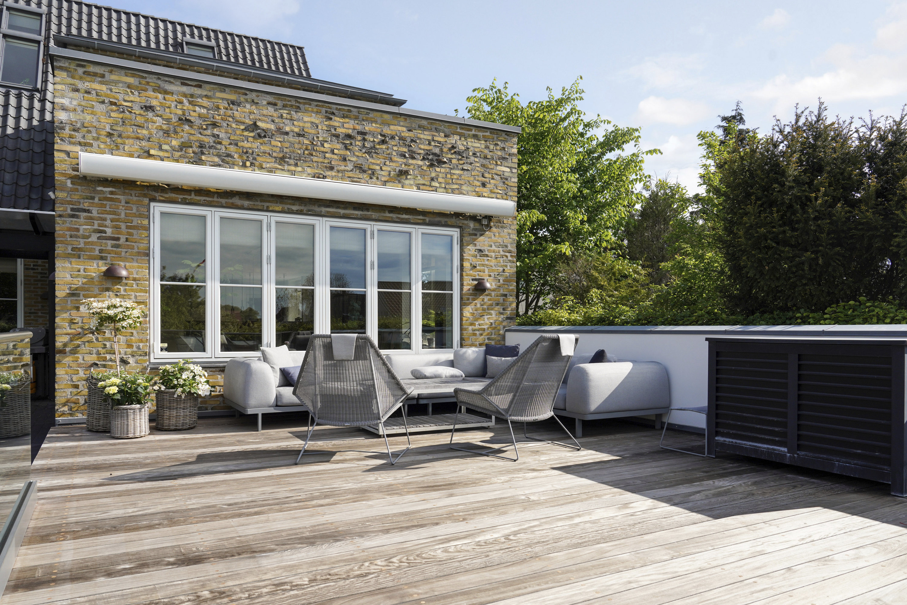 Fremhævet terrasse billede i fuldskærmstilstand. Billede af Küstersvænget 2, 5230 Odense M