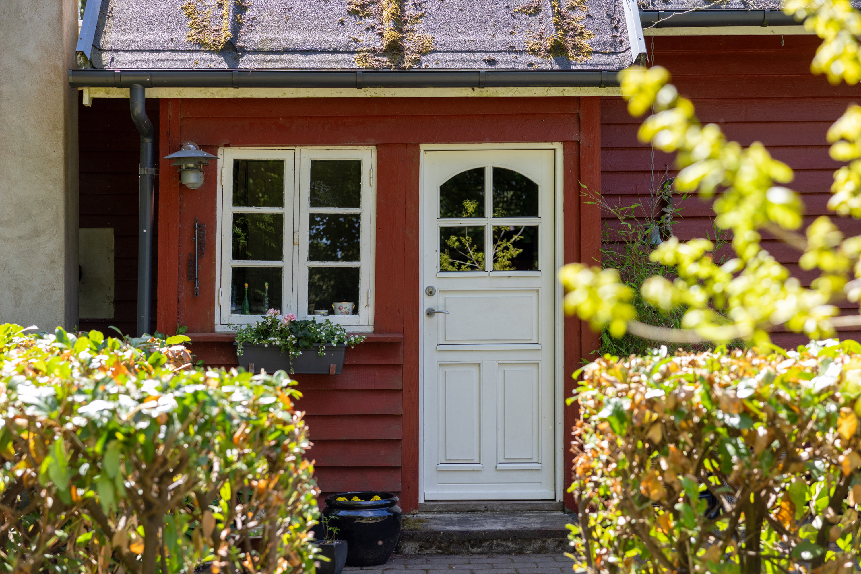 Fremhævet facade billede i fuldskærmstilstand. Billede af Nordostvej 42, Voerså, 9300 Sæby