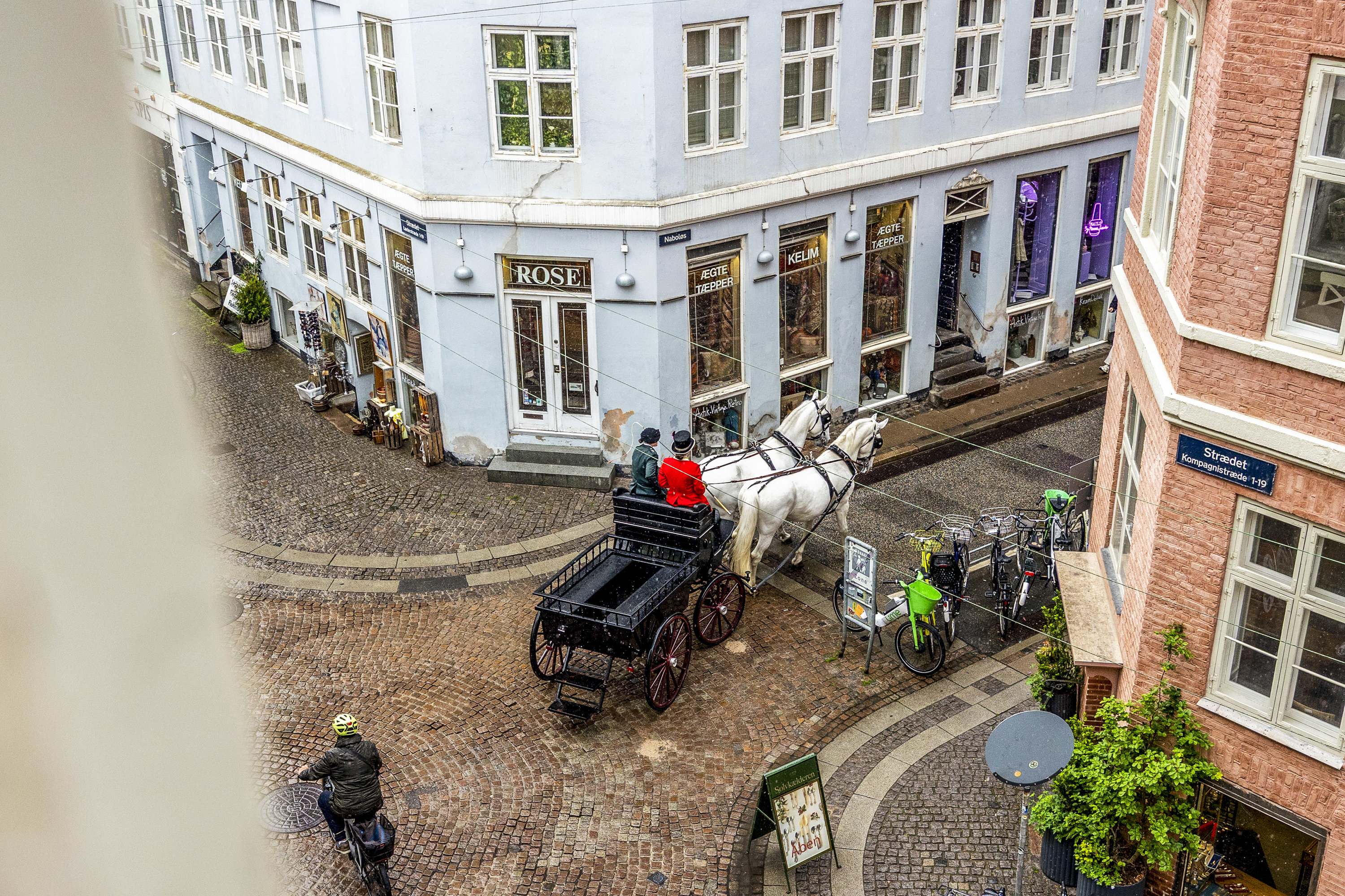 Fremhævet  billede i fuldskærmstilstand. Billede af Kompagnistræde 2, 2. th., 1208 København K