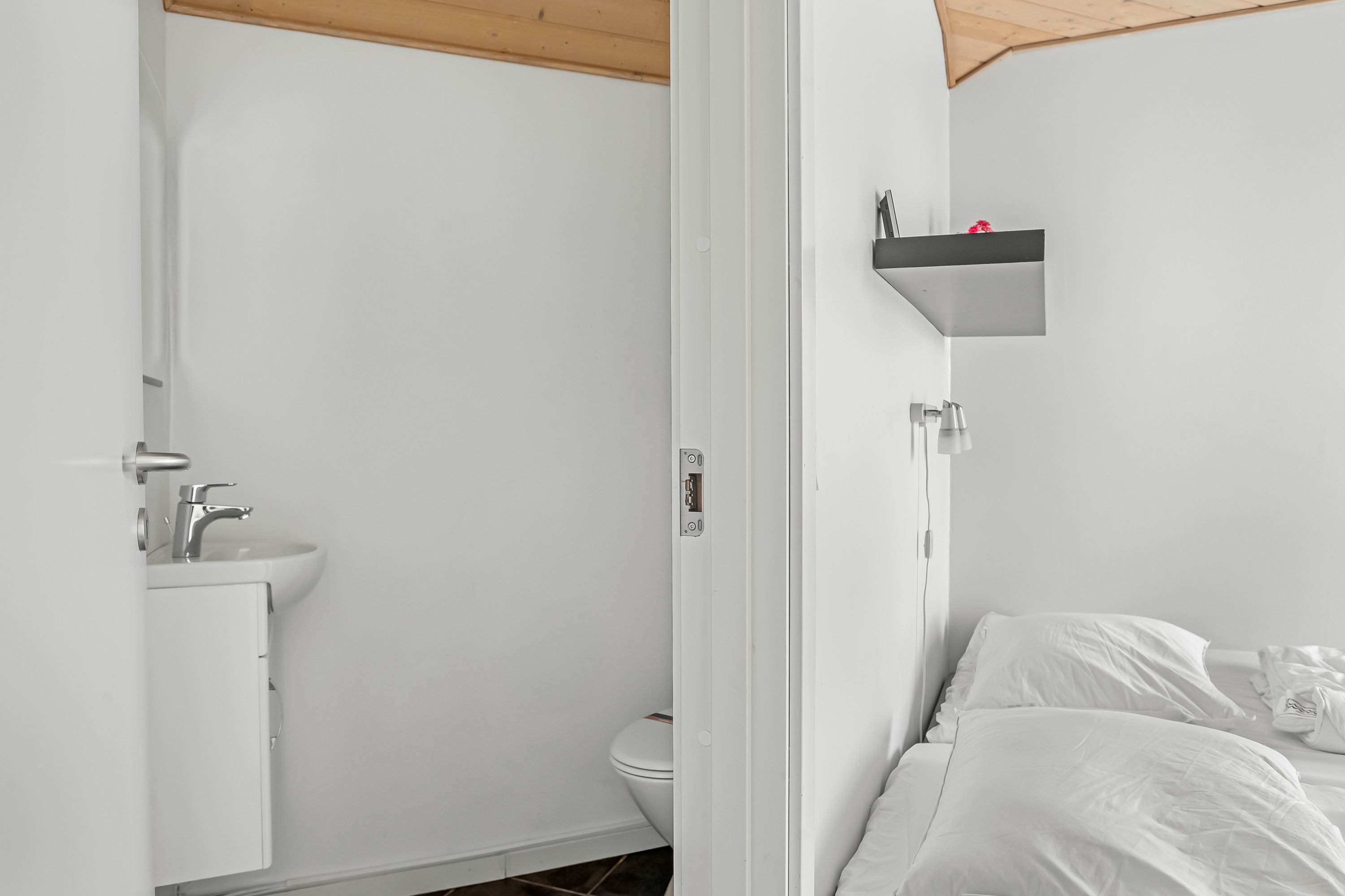 Fremhævet toilet billede i fuldskærmstilstand. Billede af Stranden 19, Ferring, 7620 Lemvig