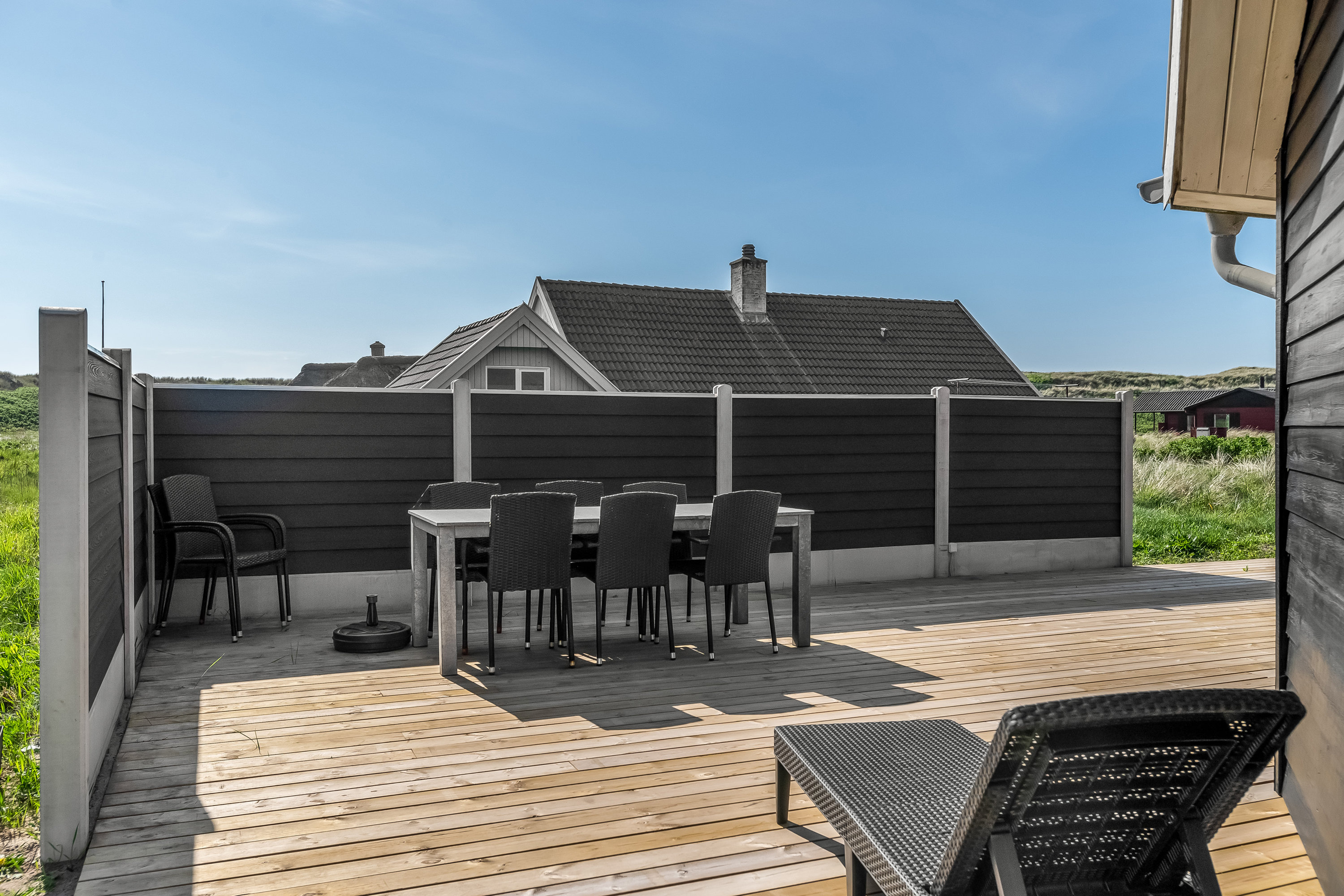 Fremhævet terrasse billede i fuldskærmstilstand. Billede af Stranden 19, Ferring, 7620 Lemvig