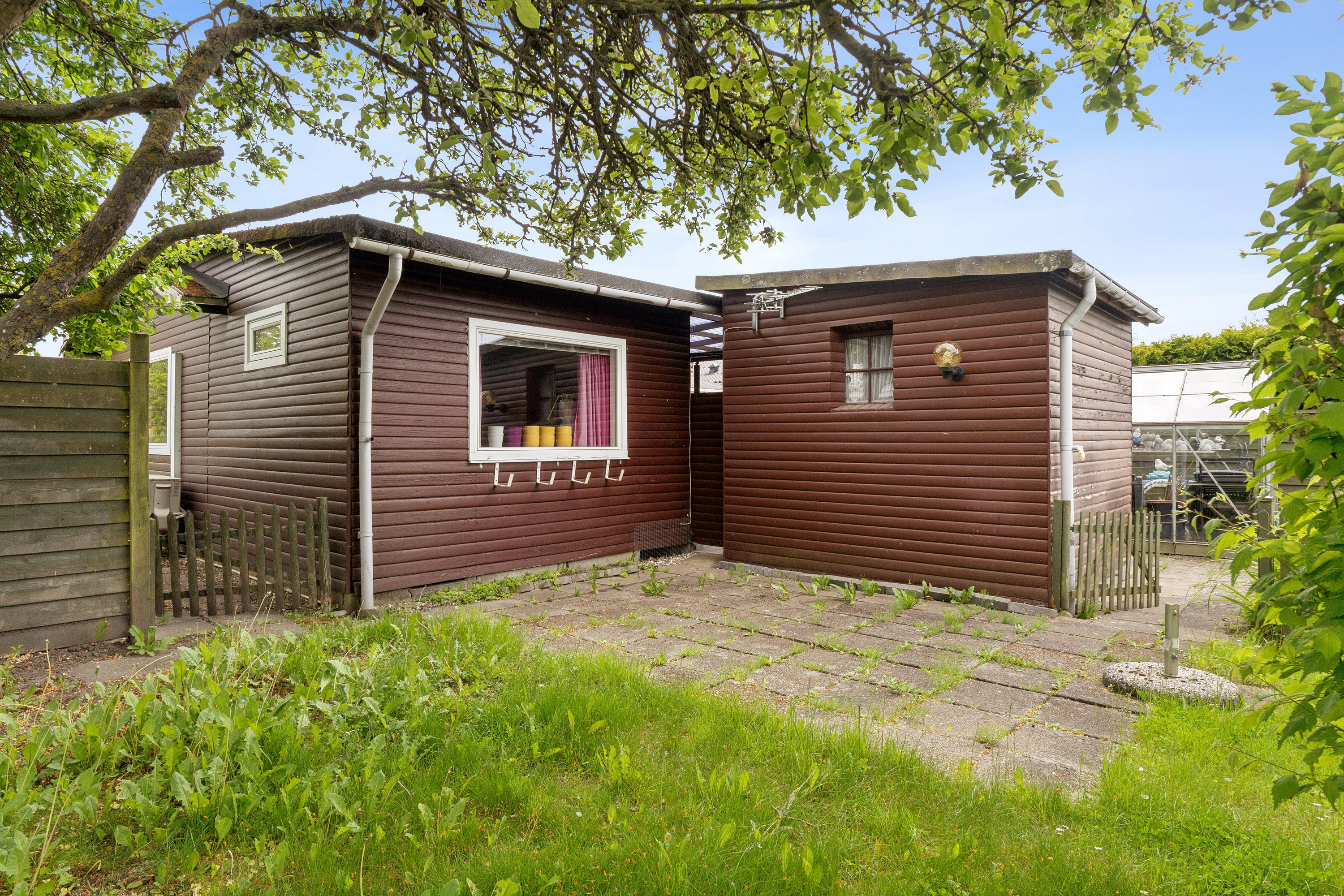 Fremhævet facade billede i fuldskærmstilstand. Billede af Hf. Dahlia 51, 2650 Hvidovre