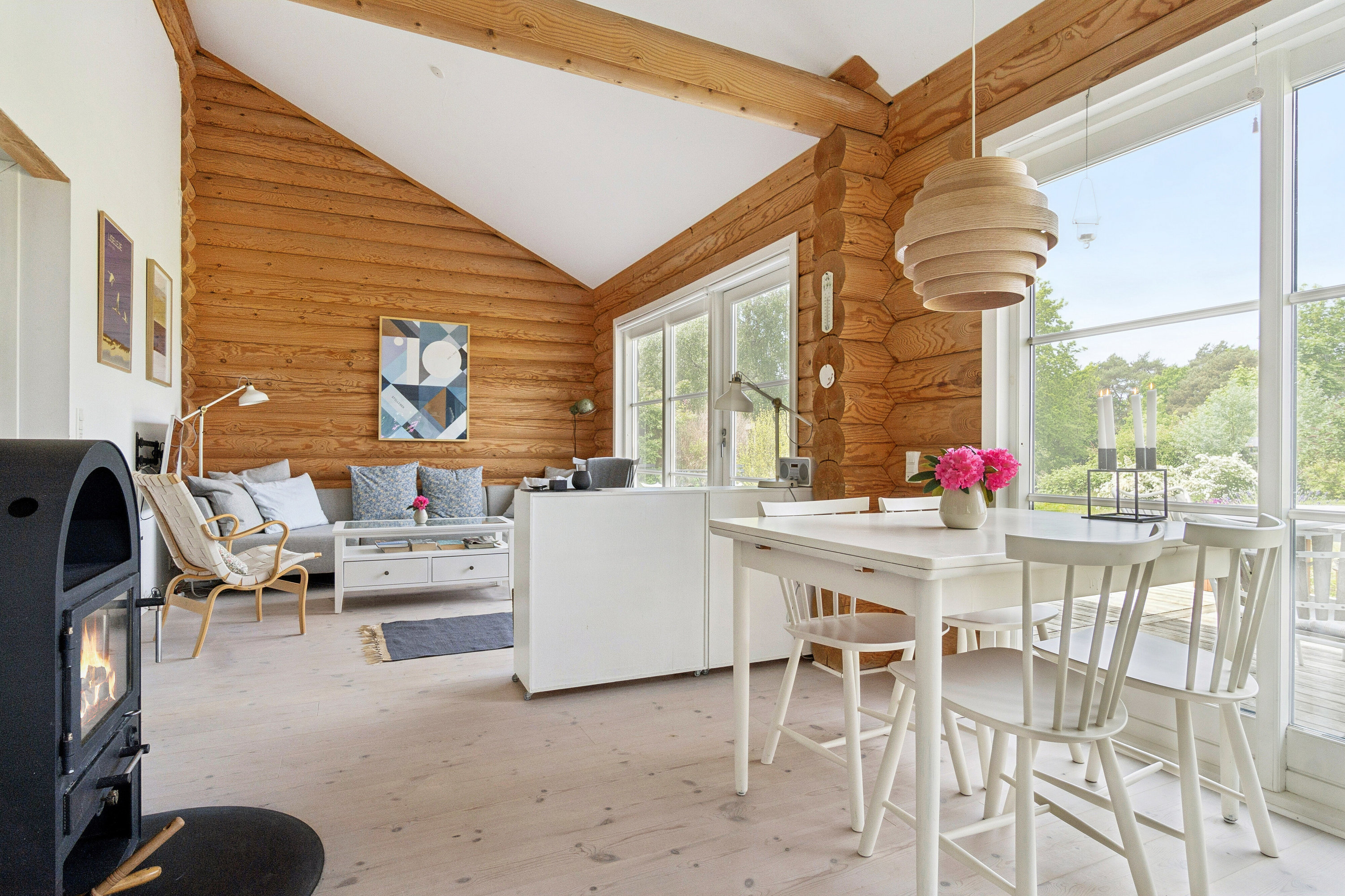 Fremhævet spisestue billede i fuldskærmstilstand. Billede af Nymånedalen 25, Melby Enghave, 3370 Melby