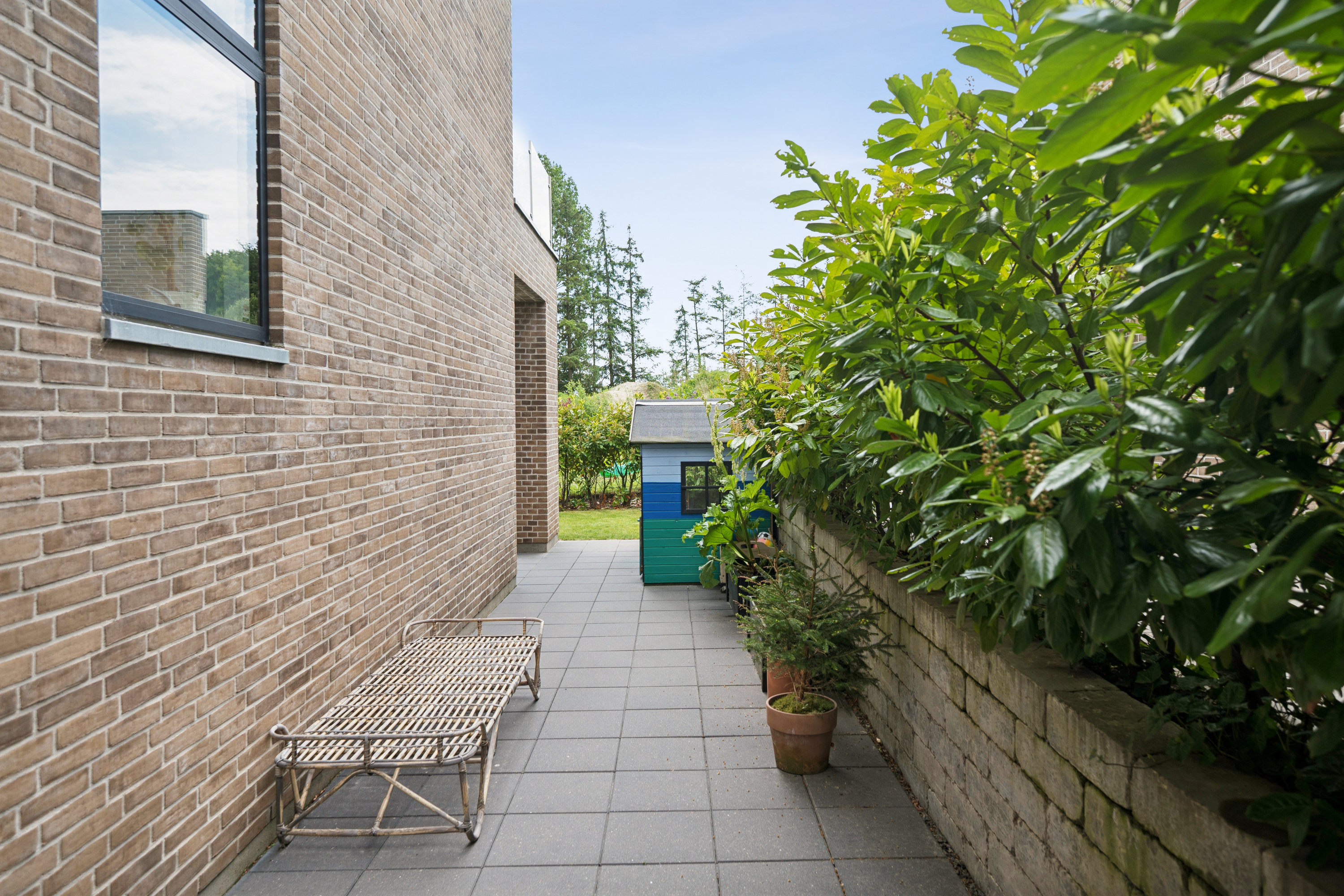 Fremhævet terrasse billede i fuldskærmstilstand. Billede af Dalvænget 8, 8382 Hinnerup