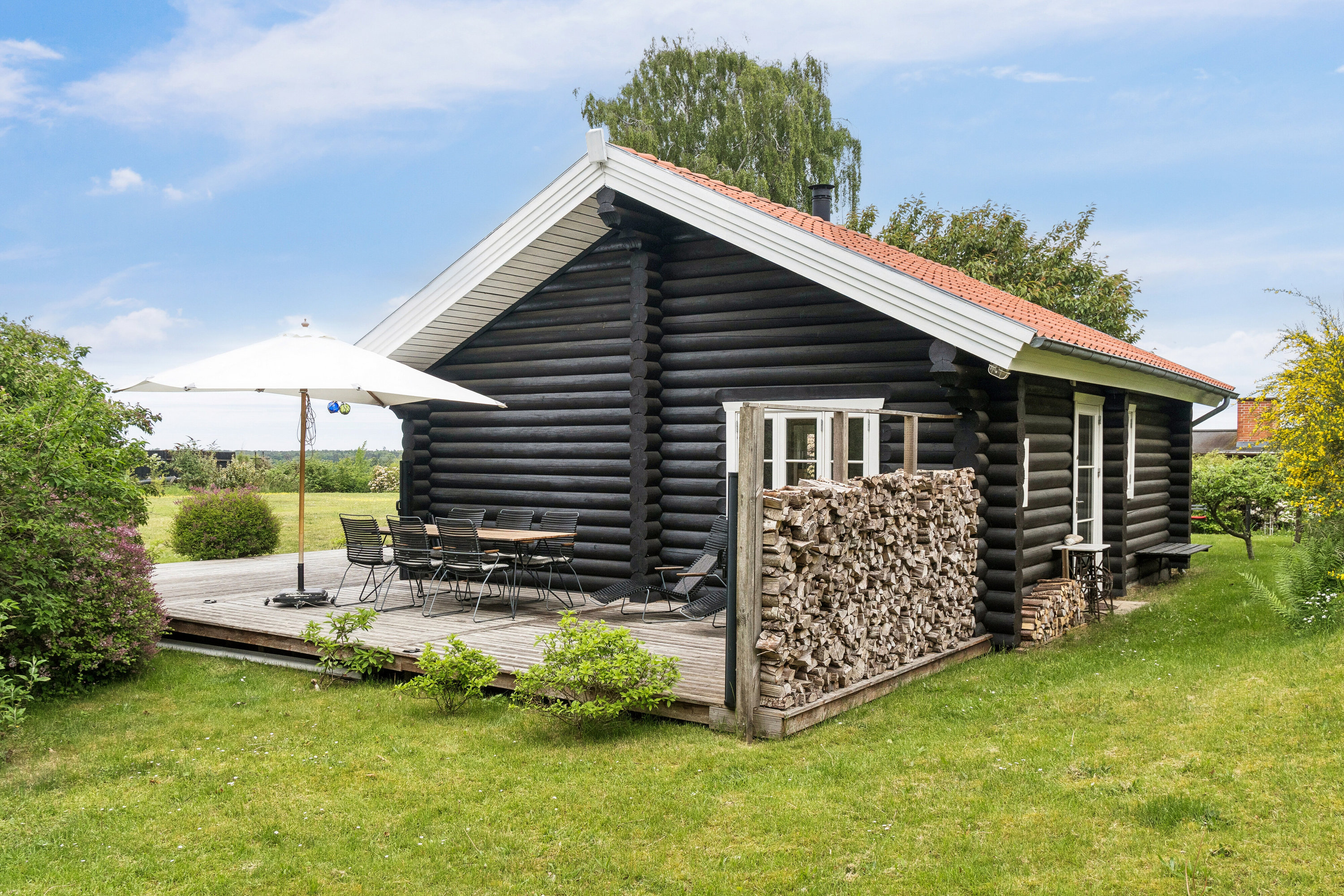 Fremhævet set fra haven billede i fuldskærmstilstand. Billede af Nymånedalen 25, Melby Enghave, 3370 Melby