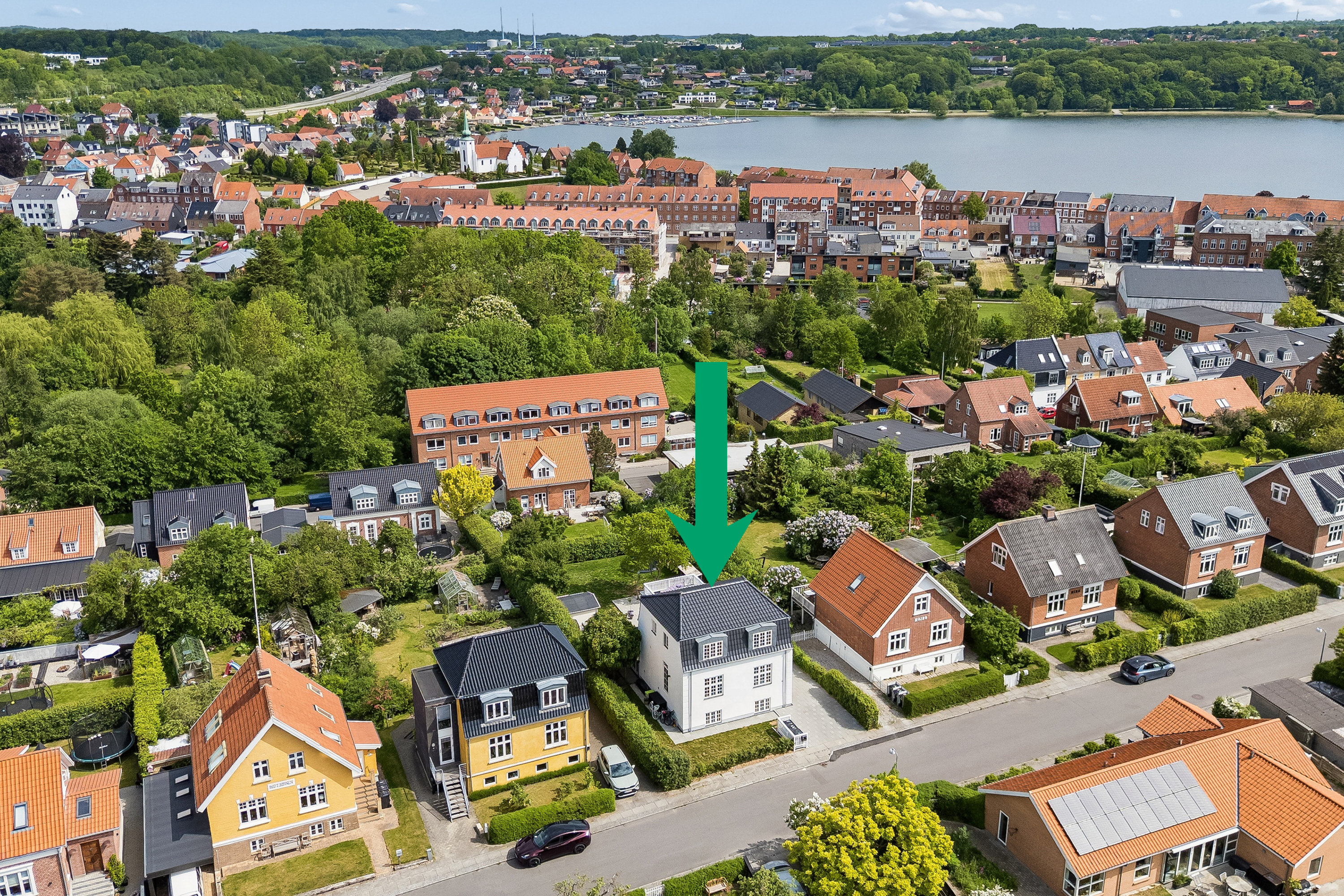 Fremhævet luftfoto billede i fuldskærmstilstand. Billede af Villavej 32, 8660 Skanderborg
