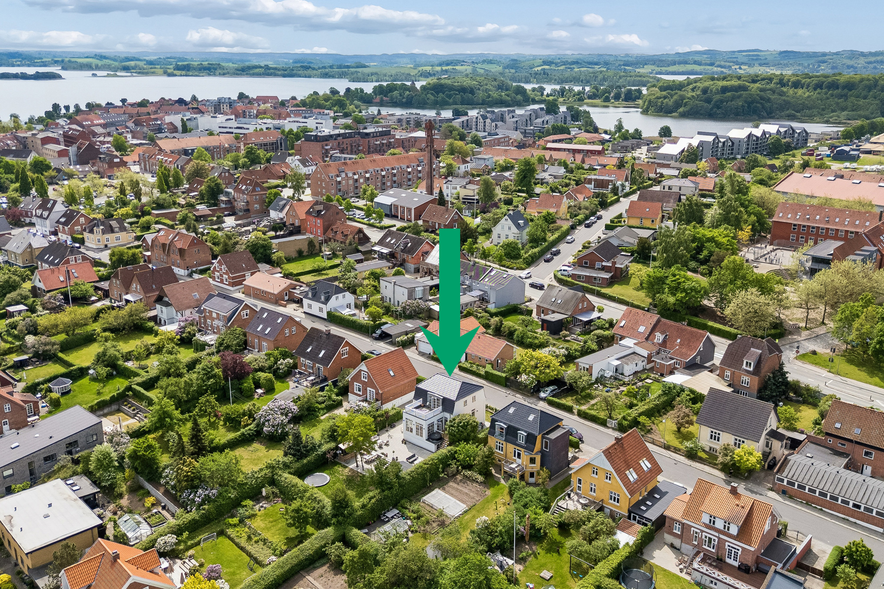 Fremhævet luftfoto billede i fuldskærmstilstand. Billede af Villavej 32, 8660 Skanderborg