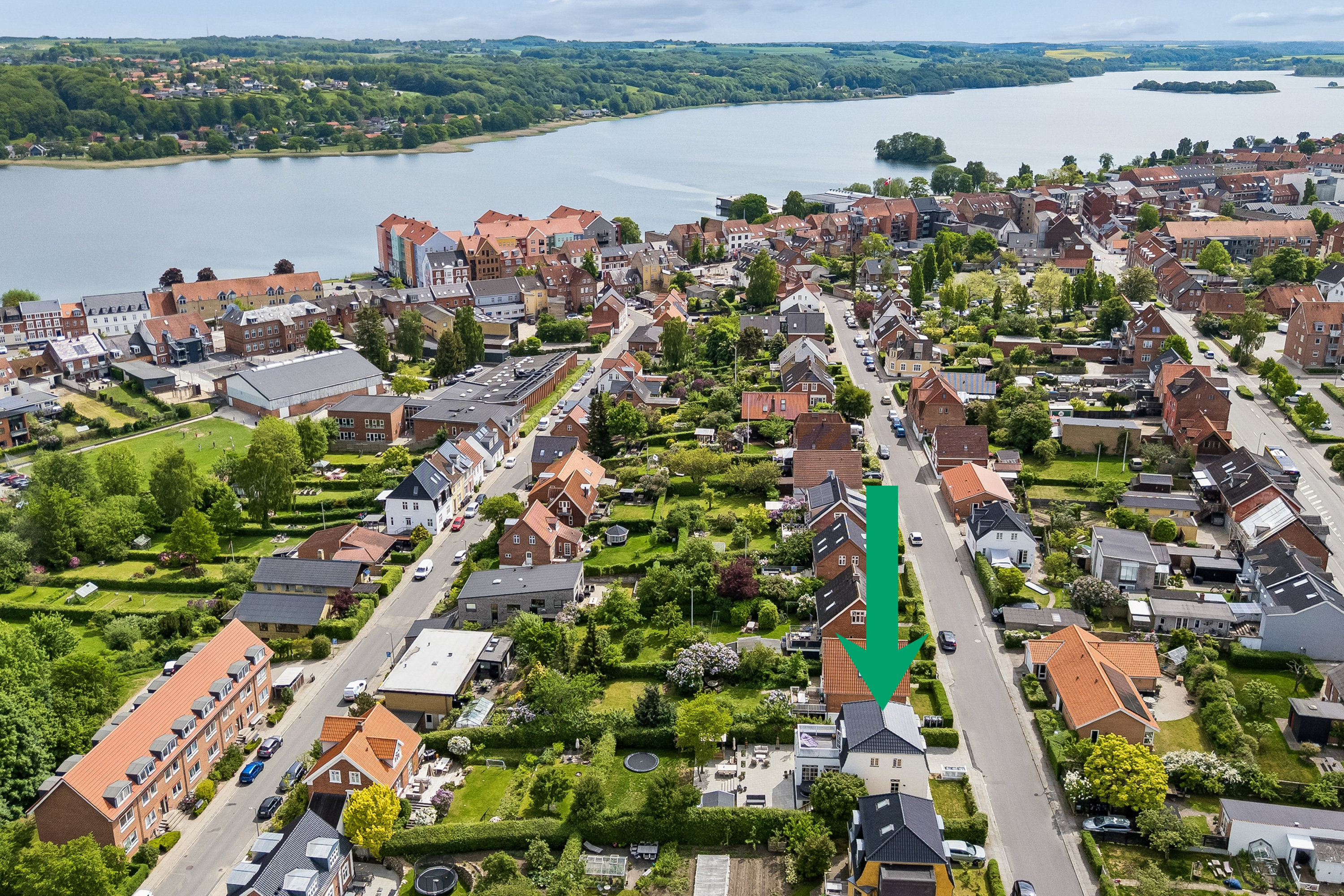 Fremhævet luftfoto billede i fuldskærmstilstand. Billede af Villavej 32, 8660 Skanderborg