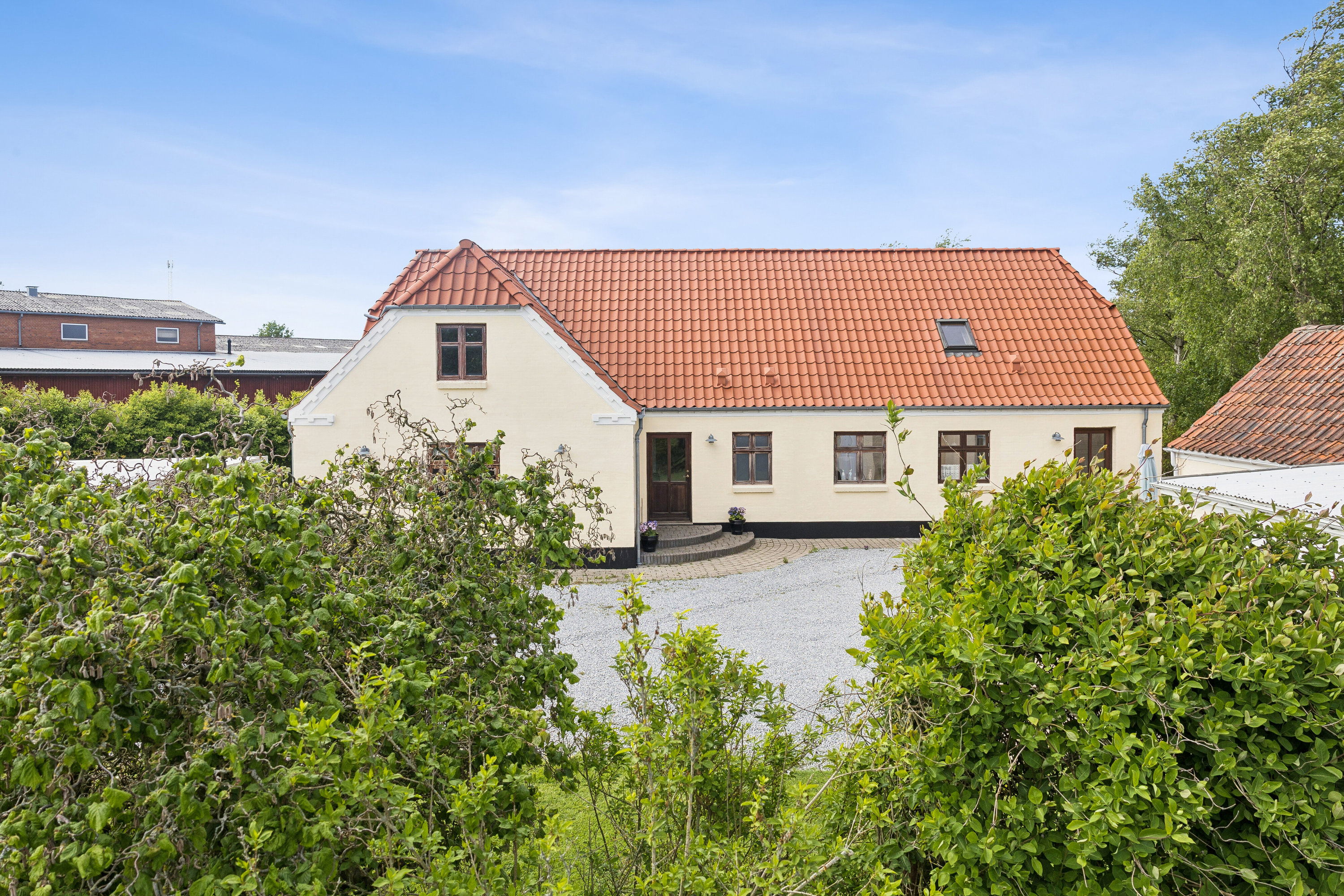 Fremhævet set fra haven billede i fuldskærmstilstand. Billede af Ilbro Byvej 108, 9800 Hjørring