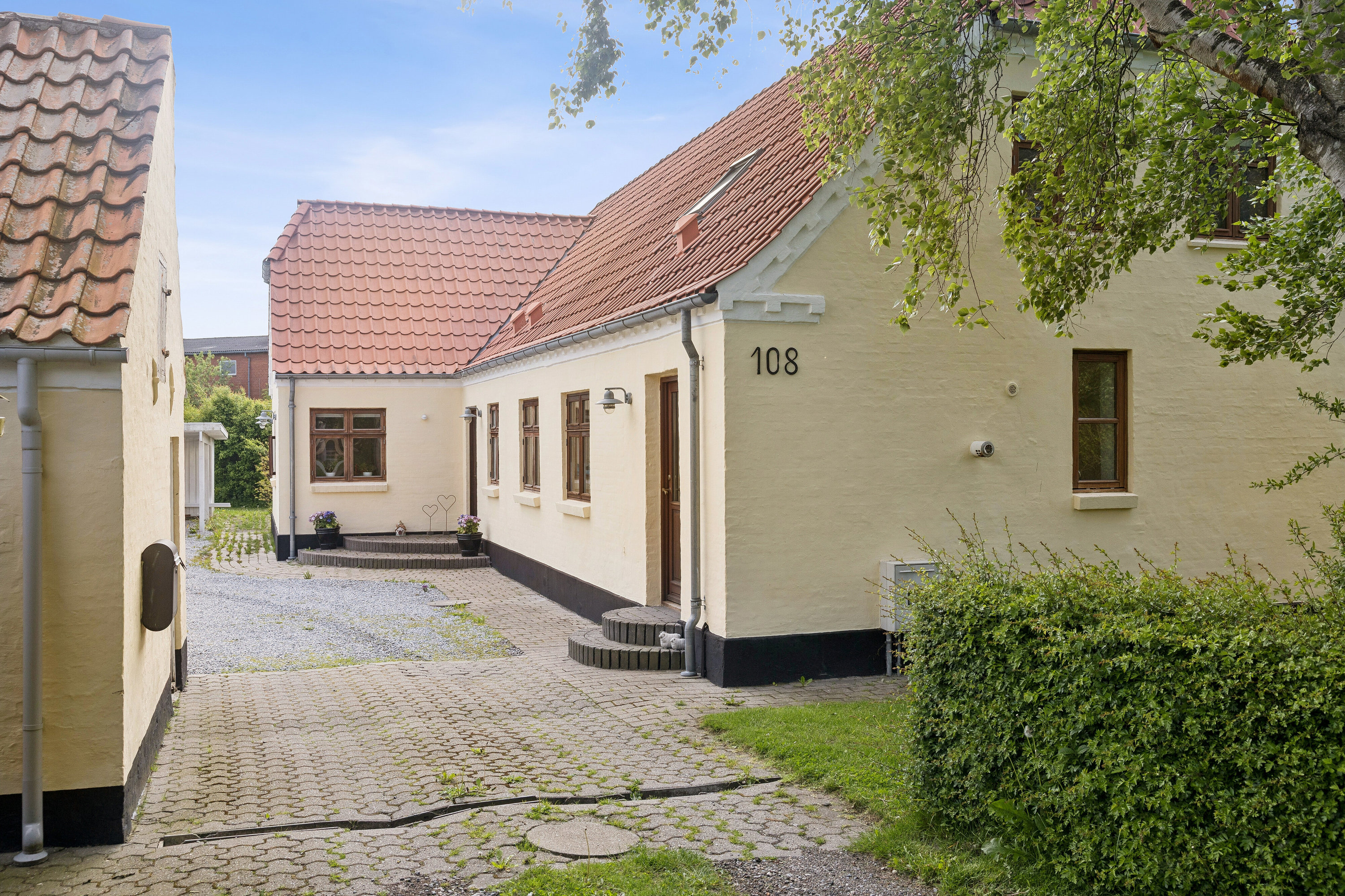 Fremhævet udendørs billede i fuldskærmstilstand. Billede af Ilbro Byvej 108, 9800 Hjørring