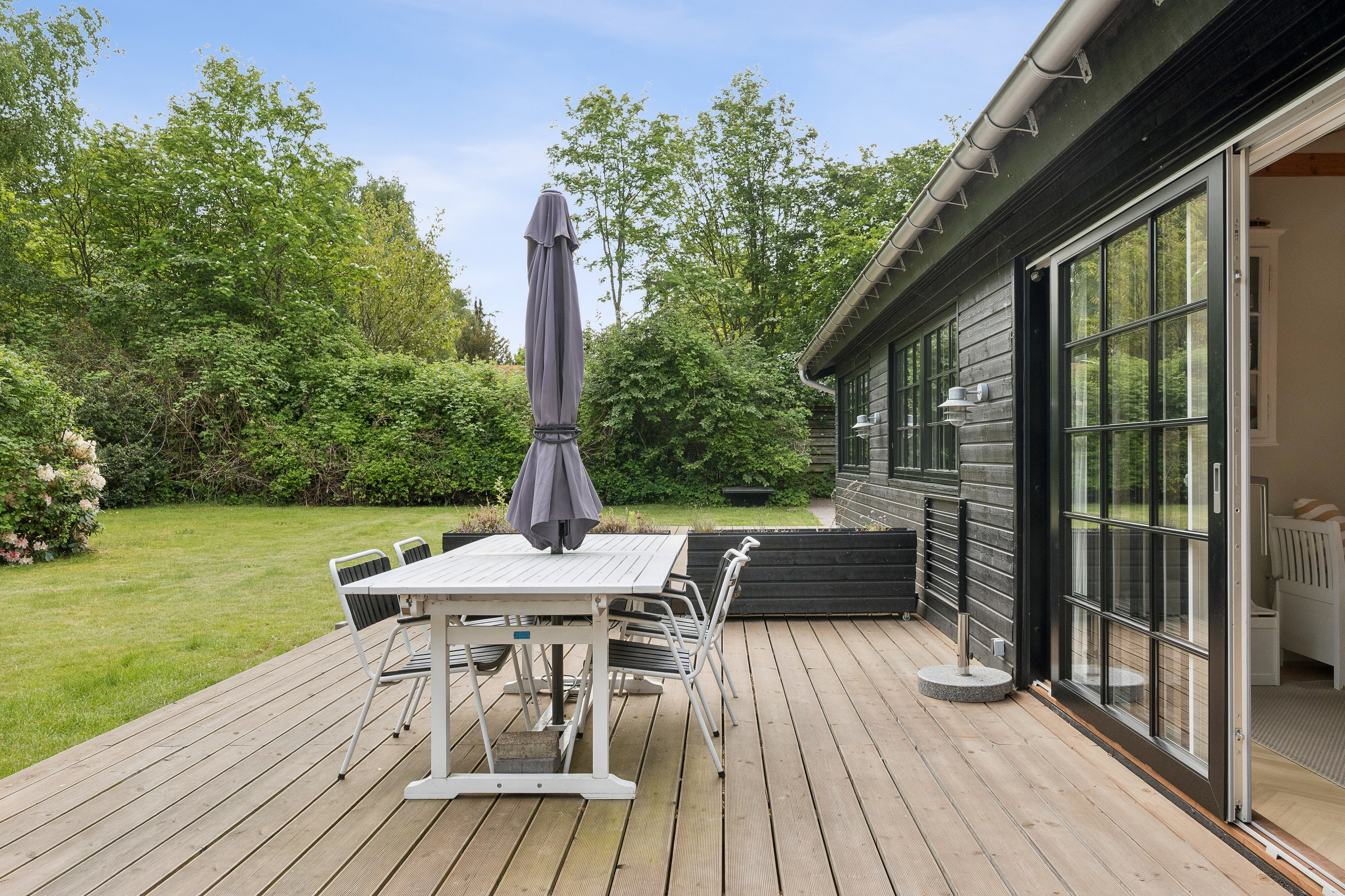 Fremhævet terrasse billede i fuldskærmstilstand. Billede af Solsortevej 18, Villingerød, 3120 Dronningmølle