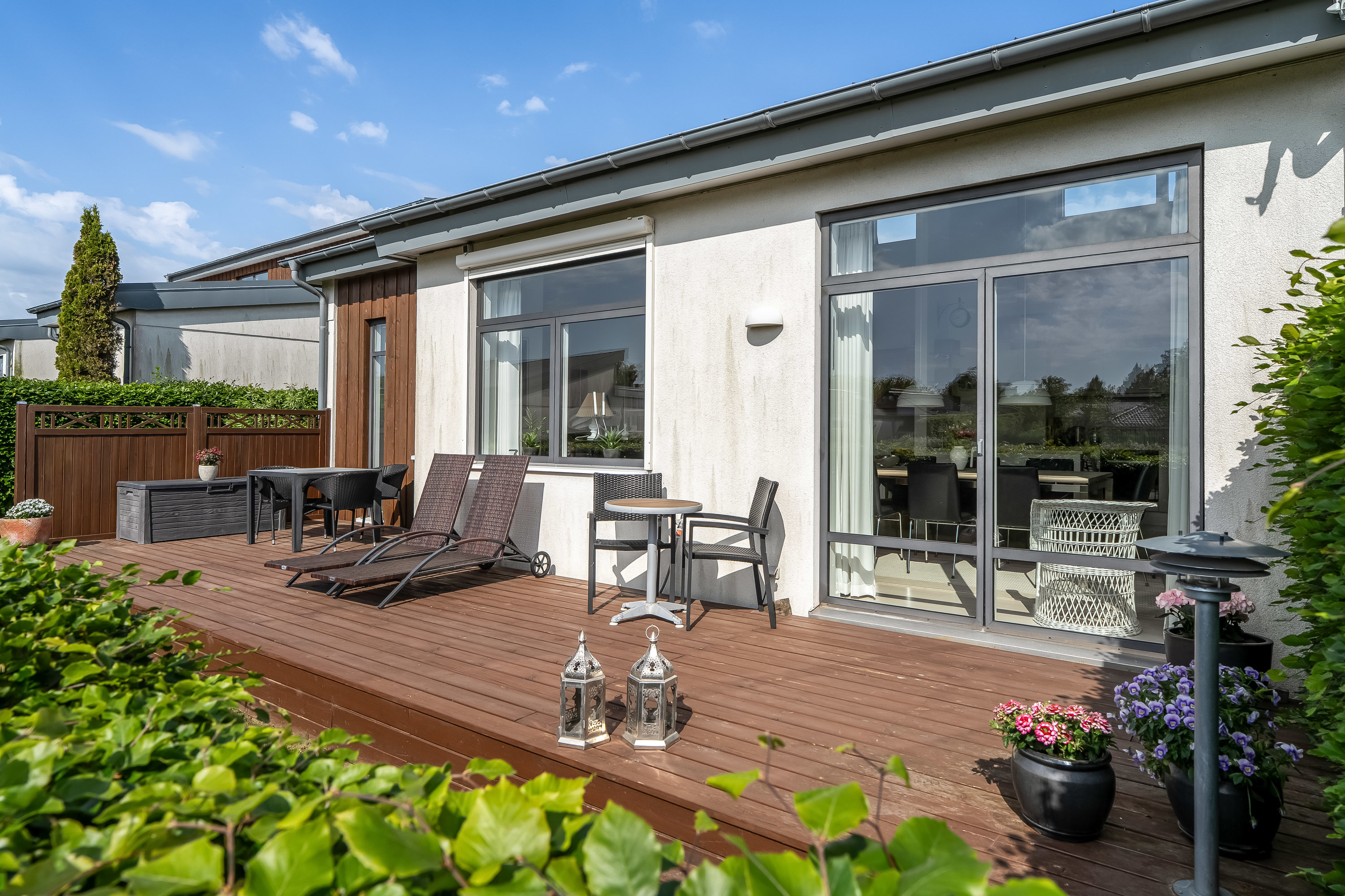 Fremhævet terrasse billede i fuldskærmstilstand. Billede af Solbuen 18, 3400 Hillerød