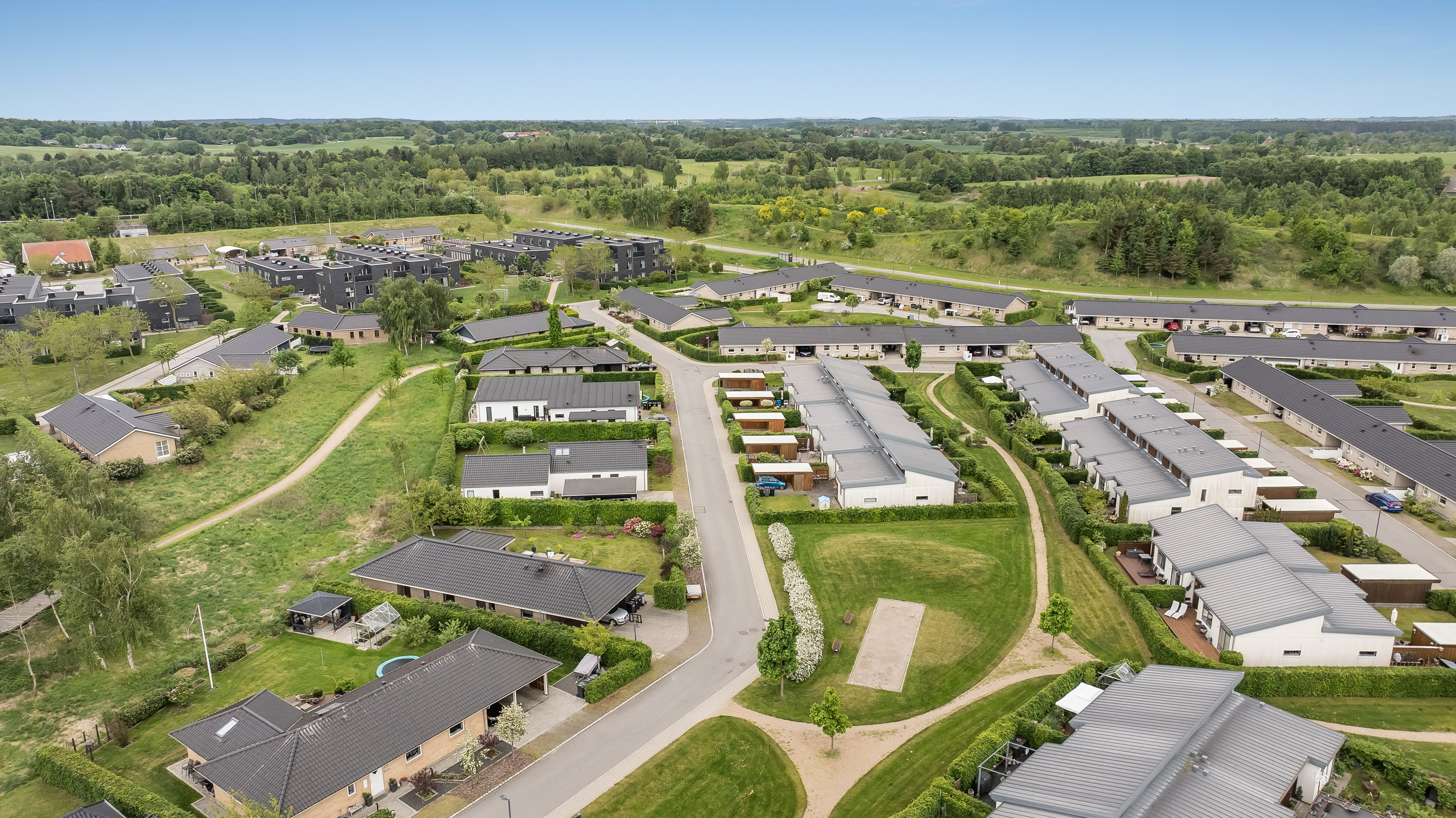 Fremhævet luftfoto billede i fuldskærmstilstand. Billede af Solbuen 18, 3400 Hillerød