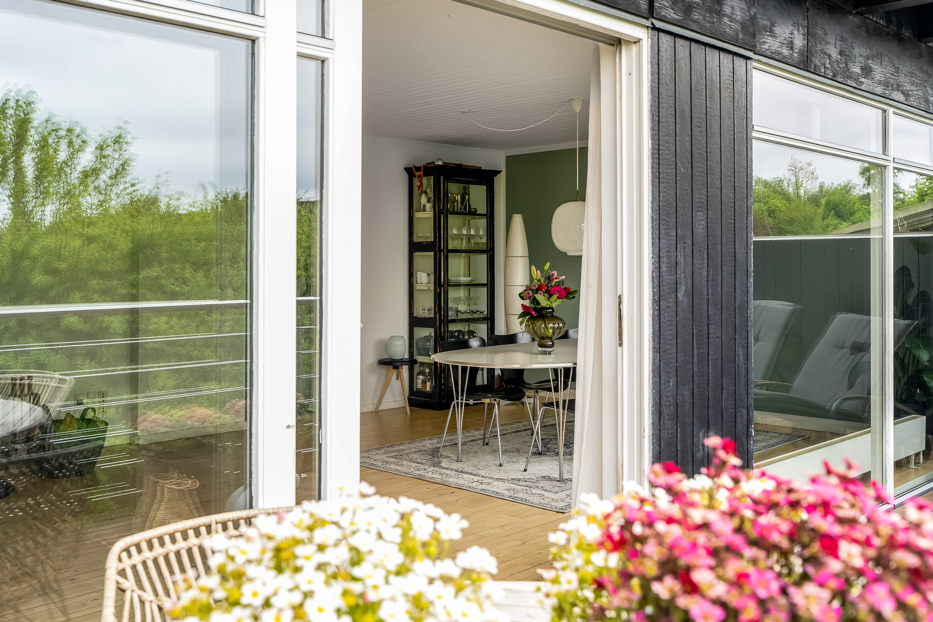 Fremhævet terrasse billede i fuldskærmstilstand. Billede af Bæverdalen 26, Ny Hammersholt, 3400 Hillerød