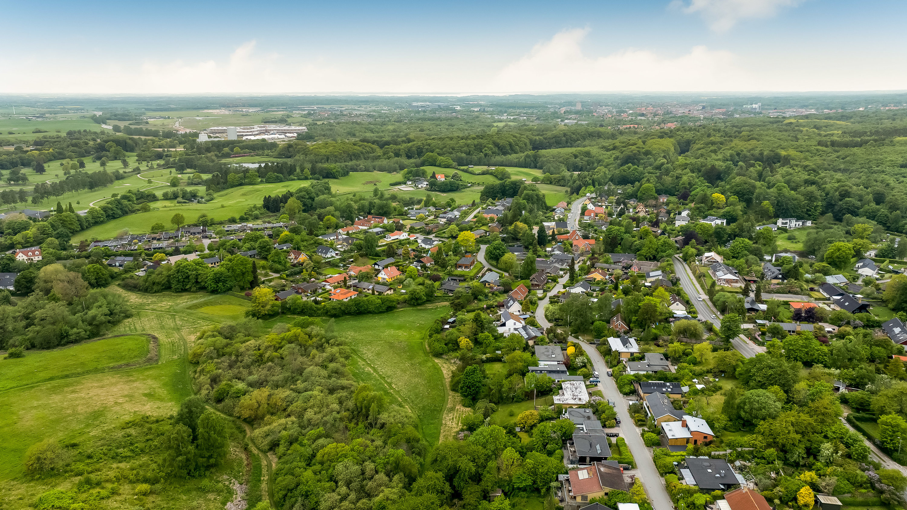 Fremhævet luftfoto billede i fuldskærmstilstand. Billede af Bæverdalen 26, Ny Hammersholt, 3400 Hillerød