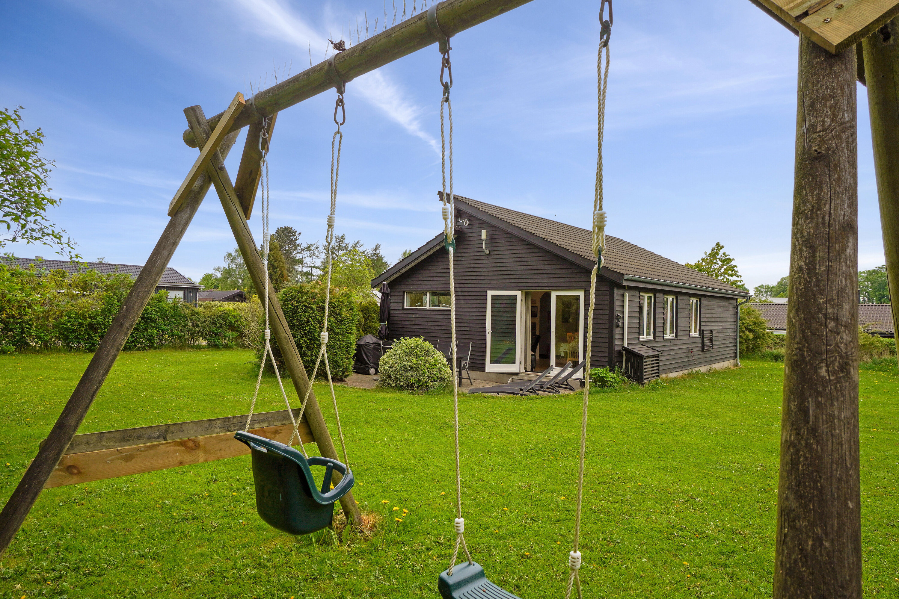 Fremhævet set fra haven billede i fuldskærmstilstand. Billede af Stærevænget 8, Kyndeløse, 4070 Kirke Hyllinge