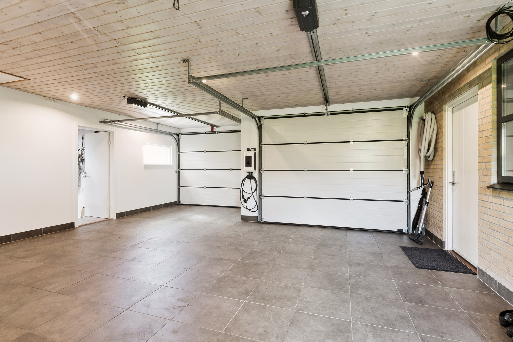 Fremhævet garage billede i fuldskærmstilstand. Billede af Gyldenrisdalen 3, 8930 Randers NØ