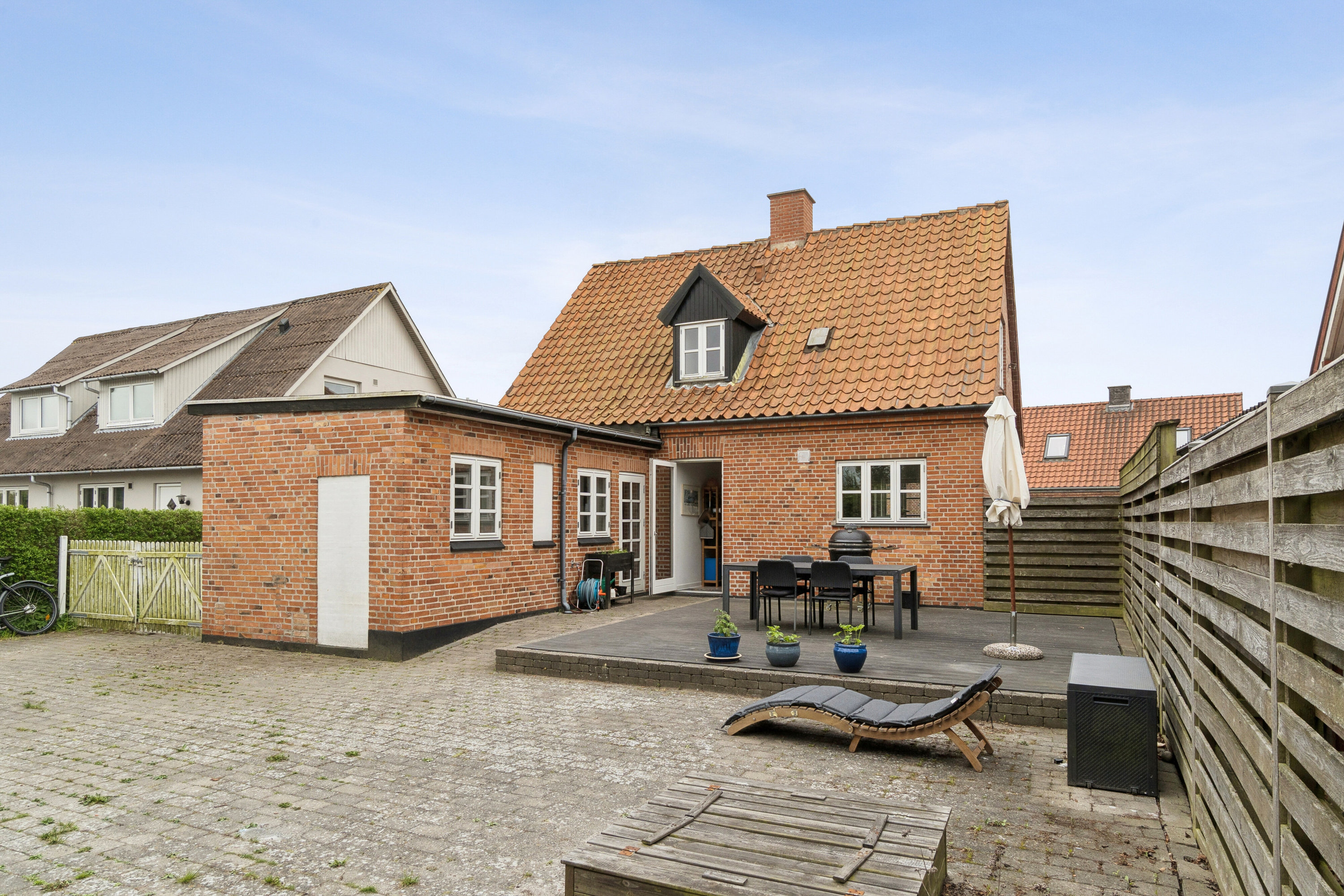 Fremhævet set fra haven billede i fuldskærmstilstand. Billede af Troelstrupvej 20, 4690 Haslev