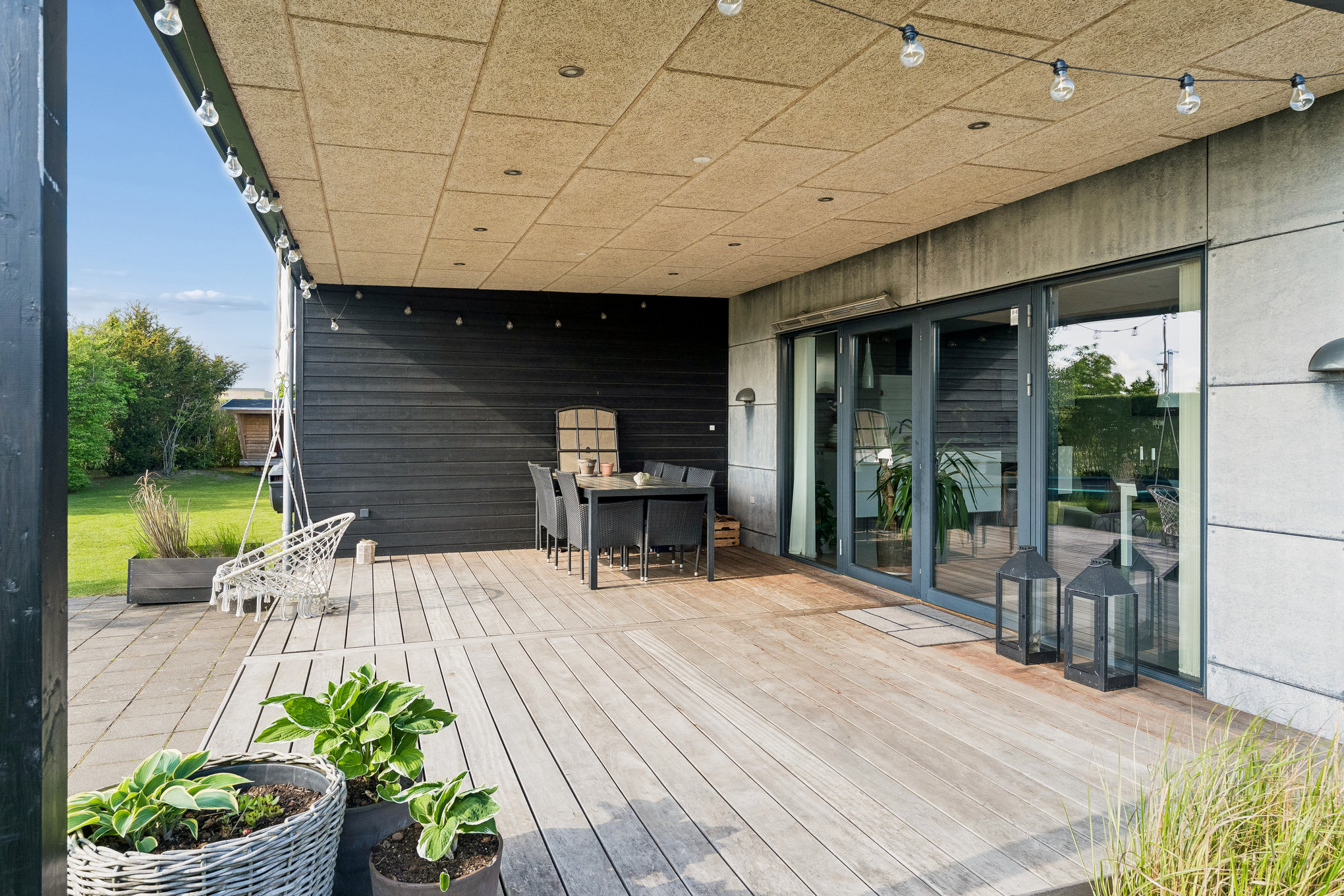 Fremhævet terrasse billede i fuldskærmstilstand. Billede af Carl Nielsens Vej 2, 8920 Randers NV
