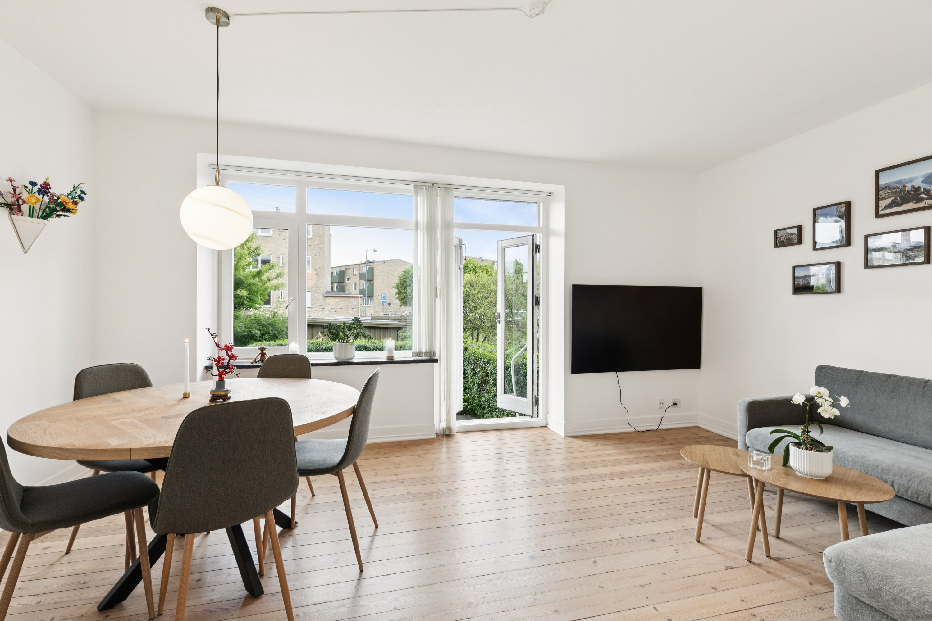 Fremhævet stue billede i fuldskærmstilstand. Billede af Nørgaardsvej 22B, st.. th., 2800 Kongens Lyngby