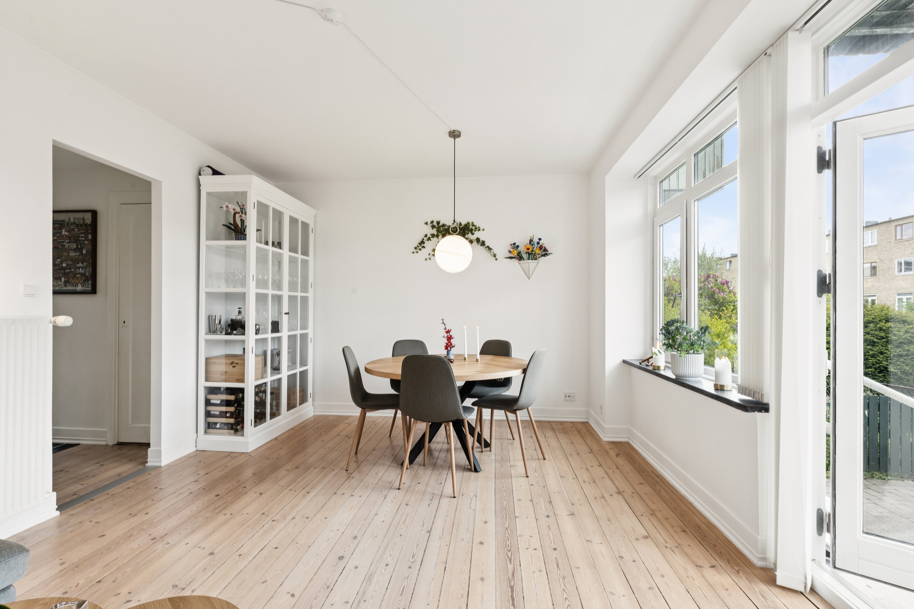 Fremhævet stue billede i fuldskærmstilstand. Billede af Nørgaardsvej 22B, st.. th., 2800 Kongens Lyngby