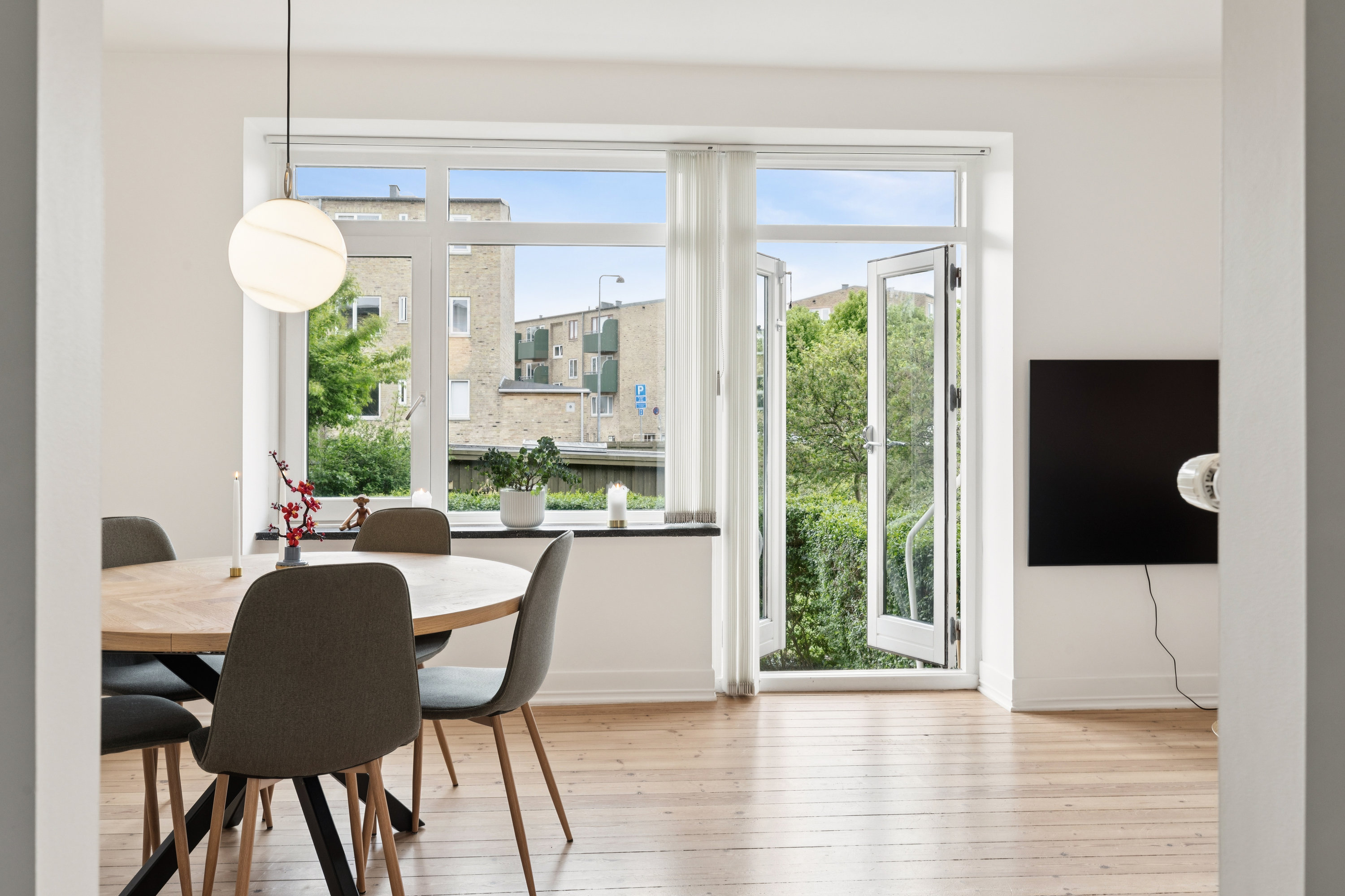 Fremhævet stue billede i fuldskærmstilstand. Billede af Nørgaardsvej 22B, st.. th., 2800 Kongens Lyngby