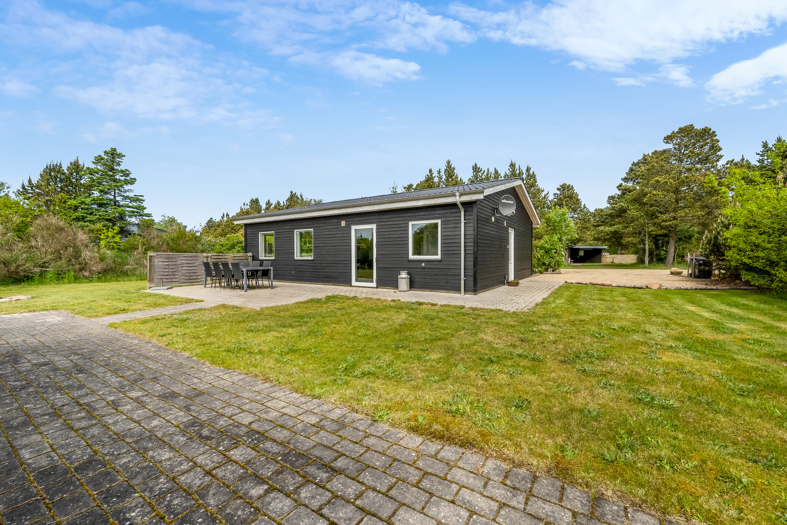 Fremhævet facade billede i fuldskærmstilstand. Billede af Gyvelvej 10, Stauning, 6900 Skjern