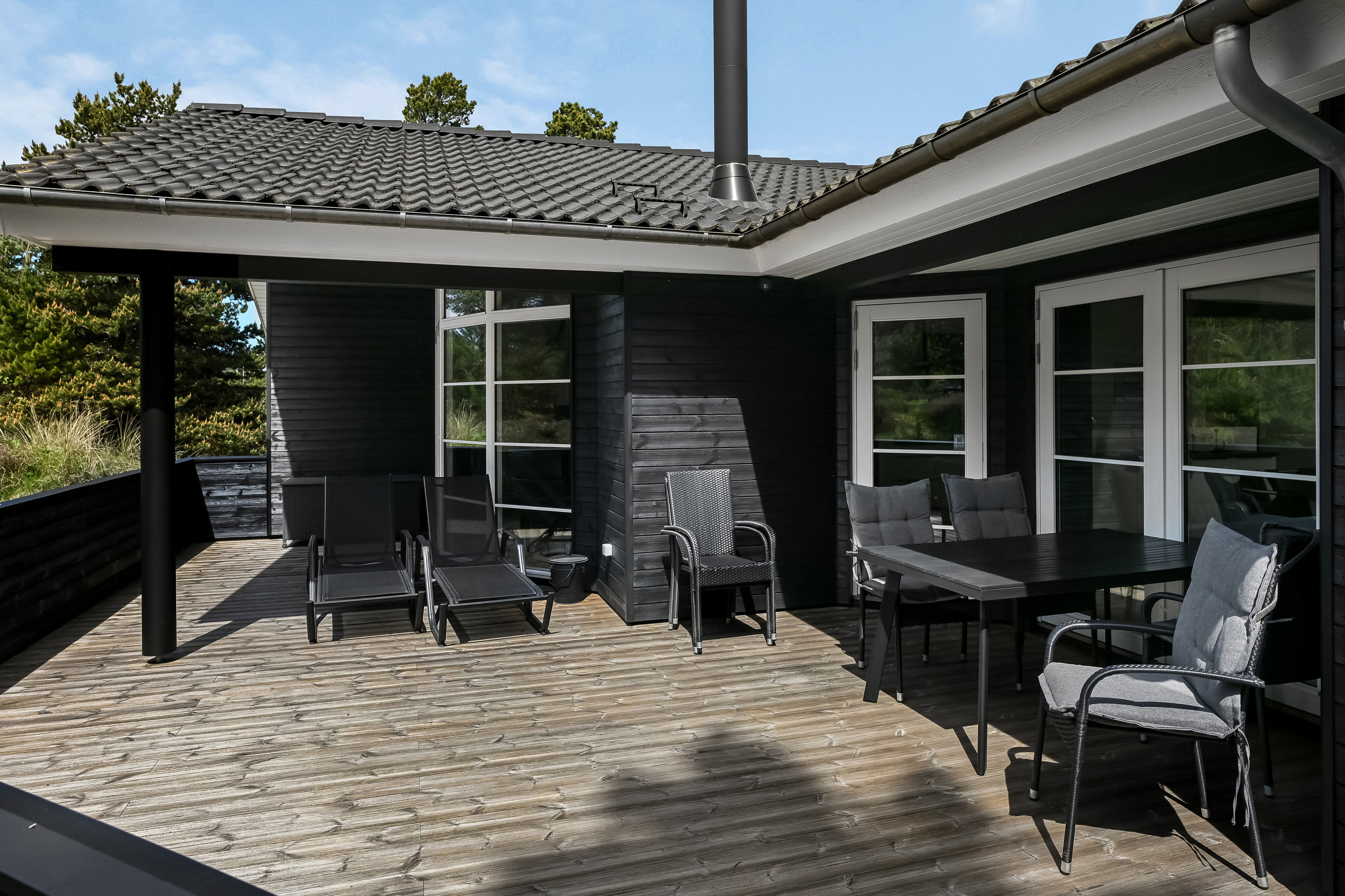 Fremhævet terrasse billede i fuldskærmstilstand. Billede af Blåvandvej 52A, 6857 Blåvand
