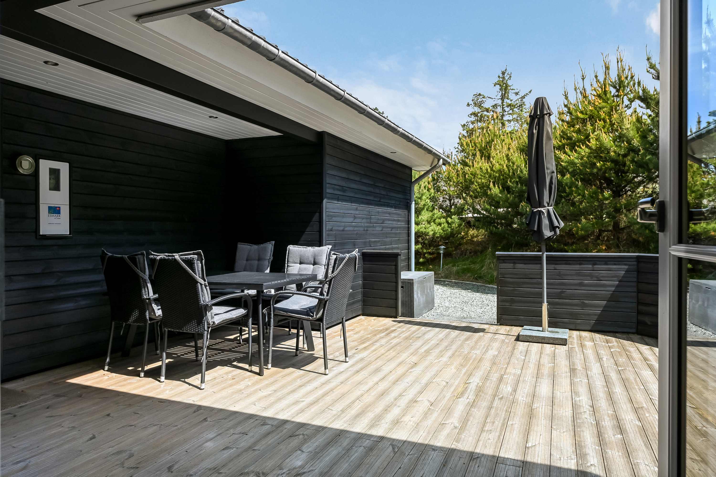 Fremhævet terrasse billede i fuldskærmstilstand. Billede af Blåvandvej 52A, 6857 Blåvand