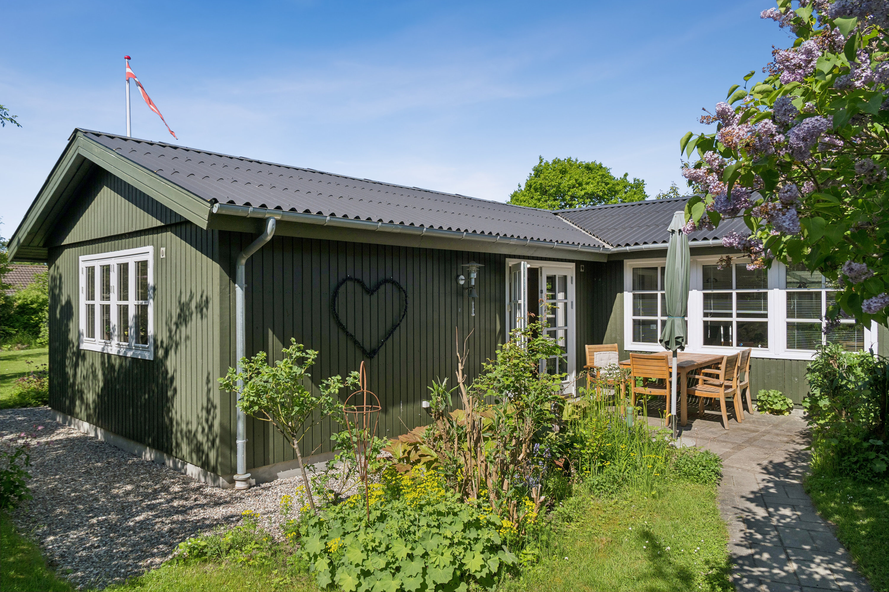 Fremhævet set fra haven billede i fuldskærmstilstand. Billede af Klinteborgvej 26, Ordrup, 4540 Fårevejle