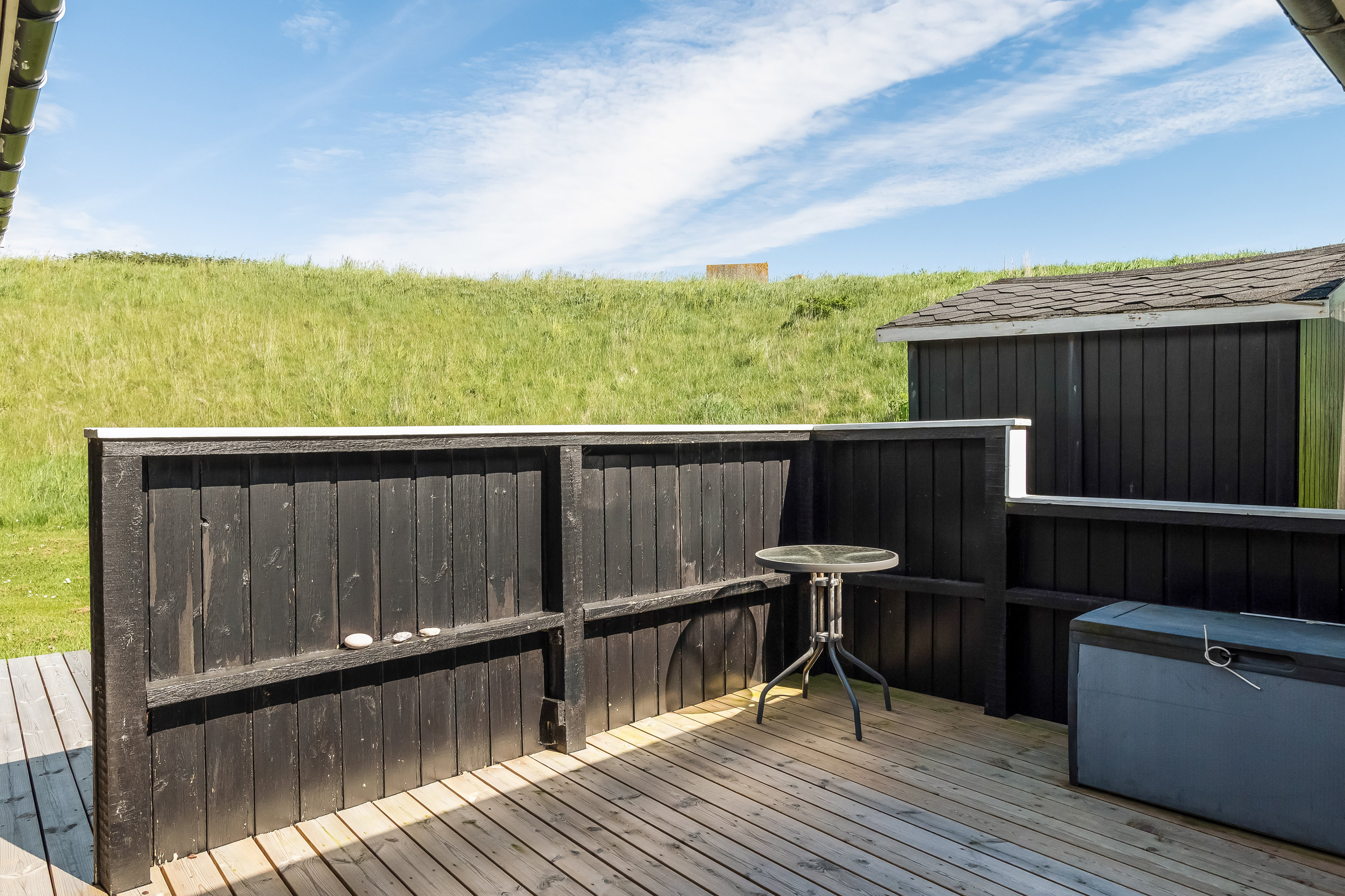 Fremhævet terrasse billede i fuldskærmstilstand. Billede af Mollerupvej 44, Trans, 7620 Lemvig