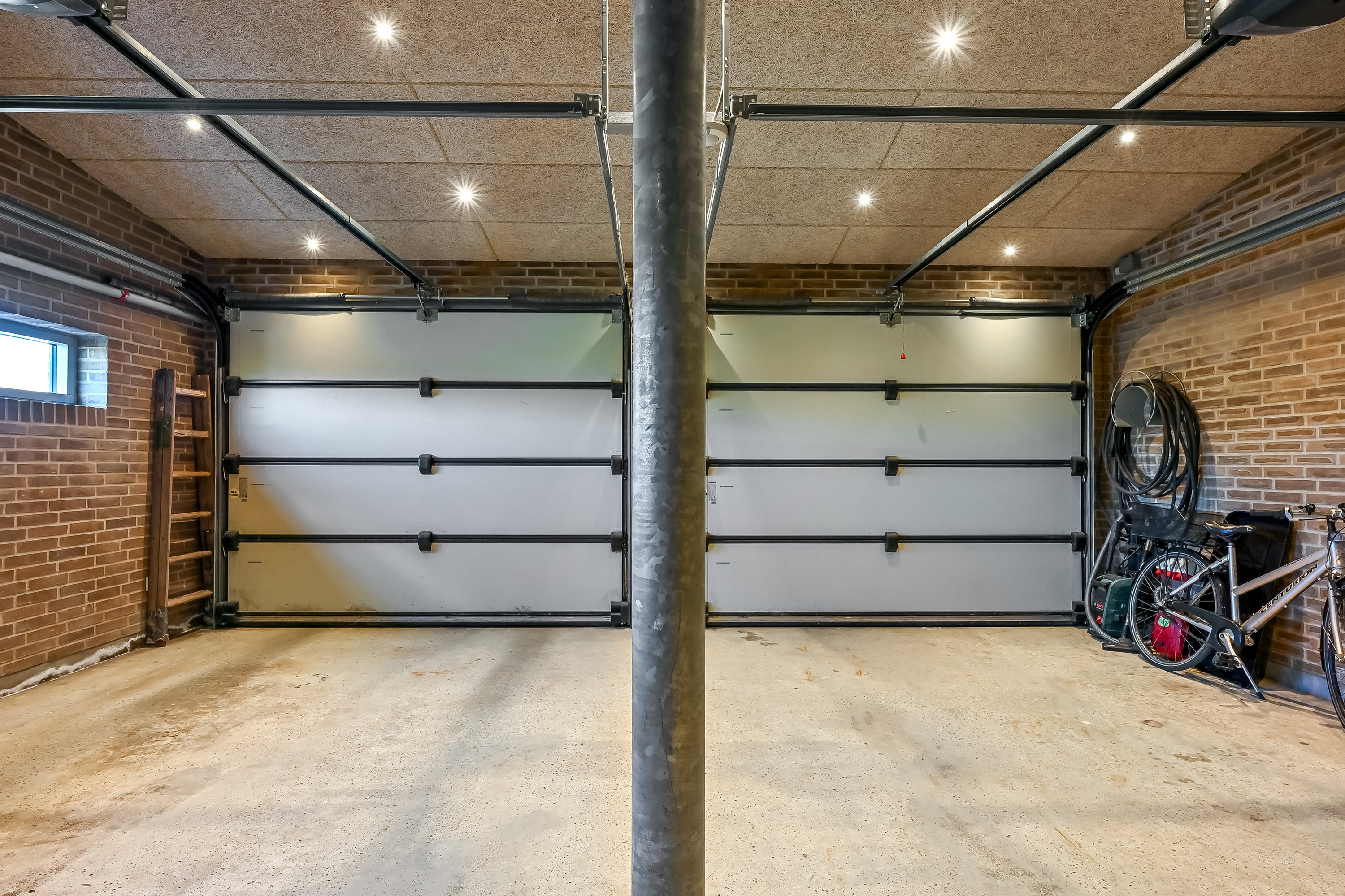 Fremhævet garage billede i fuldskærmstilstand. Billede af Frøskovparken 81, Tjørring, 7400 Herning
