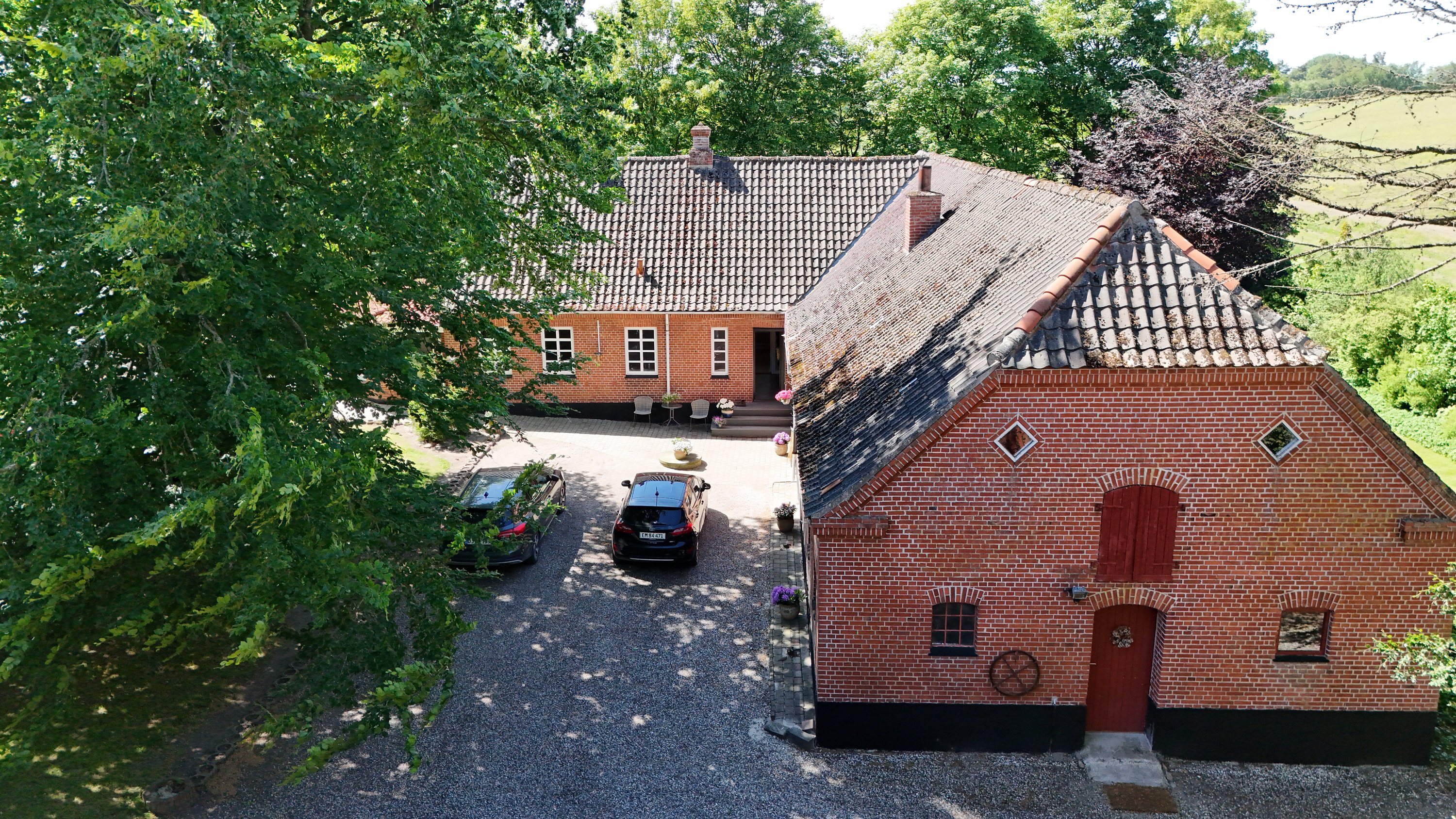 Fremhævet drone billede i fuldskærmstilstand. Billede af Holmevej 25, Nr Vinge, 8830 Tjele