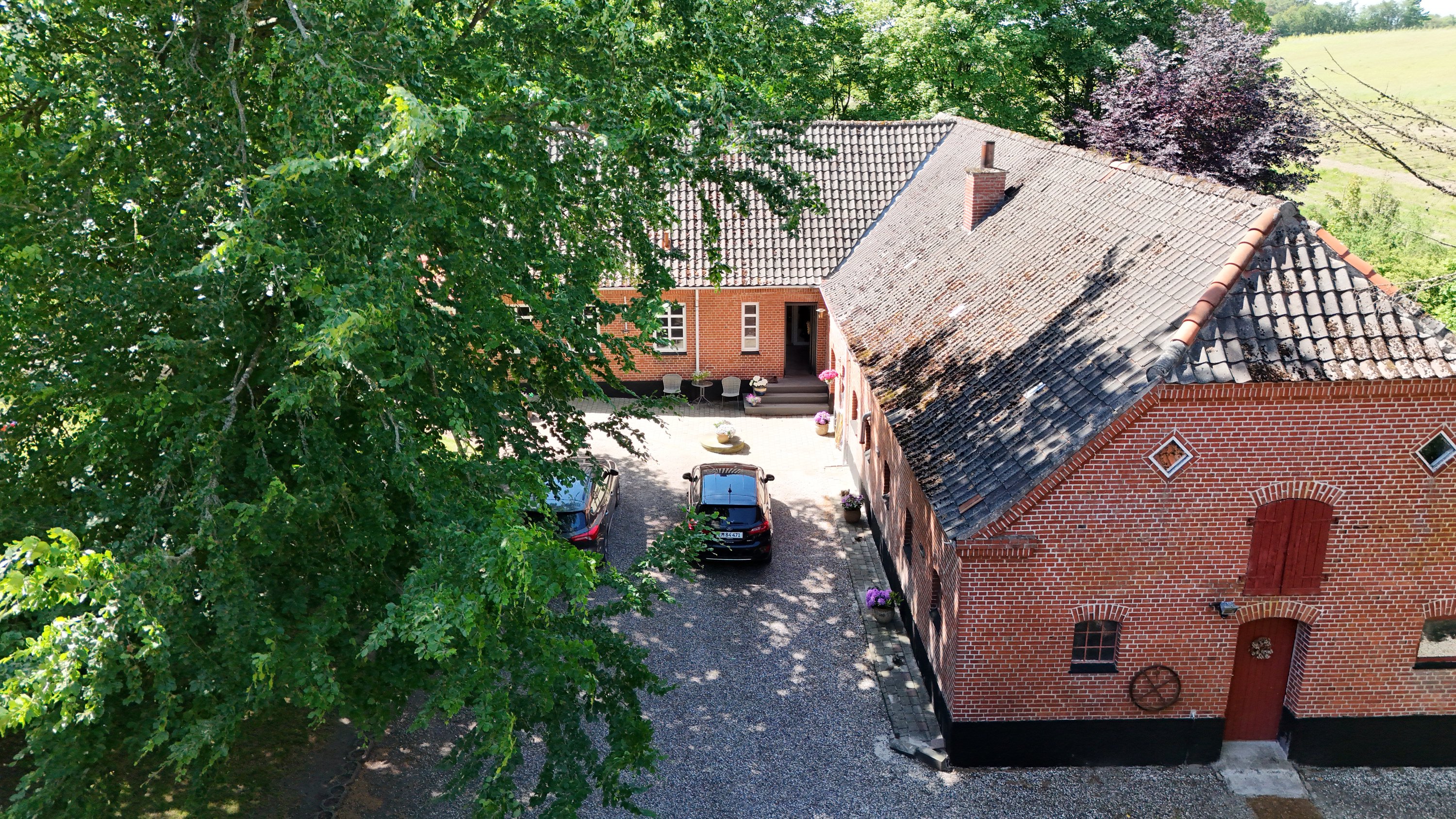Fremhævet drone billede i fuldskærmstilstand. Billede af Holmevej 25, Nr Vinge, 8830 Tjele