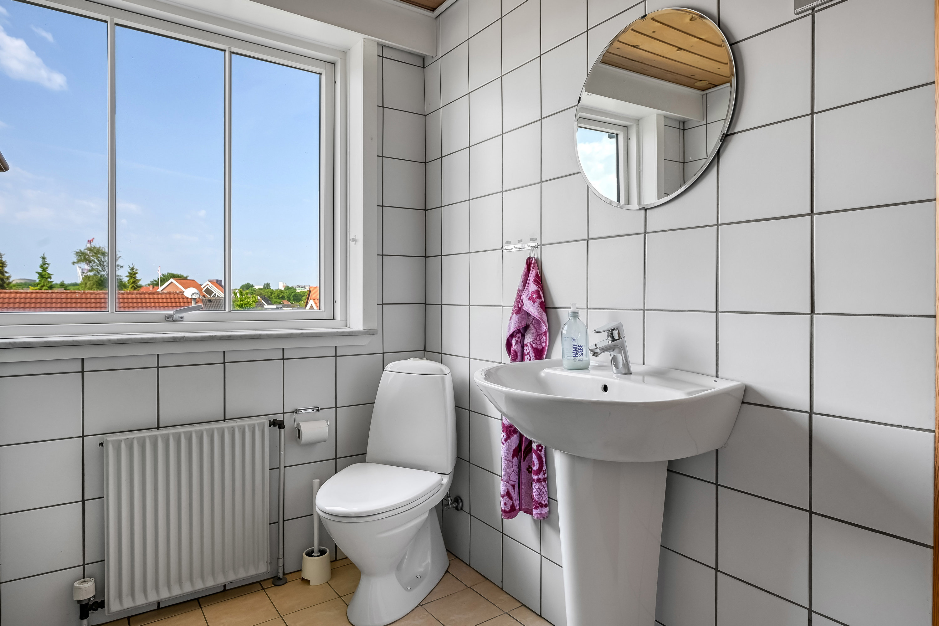 Fremhævet toilet billede i fuldskærmstilstand. Billede af Chr Winthers Vej 11, 6700 Esbjerg