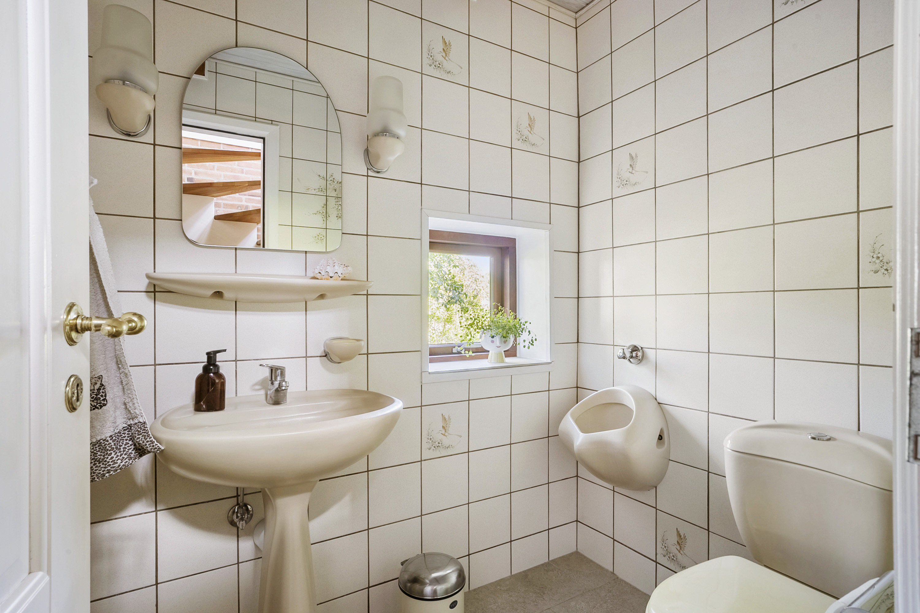 Fremhævet toilet billede i fuldskærmstilstand. Billede af Gesten Kærvej 18, 6621 Gesten