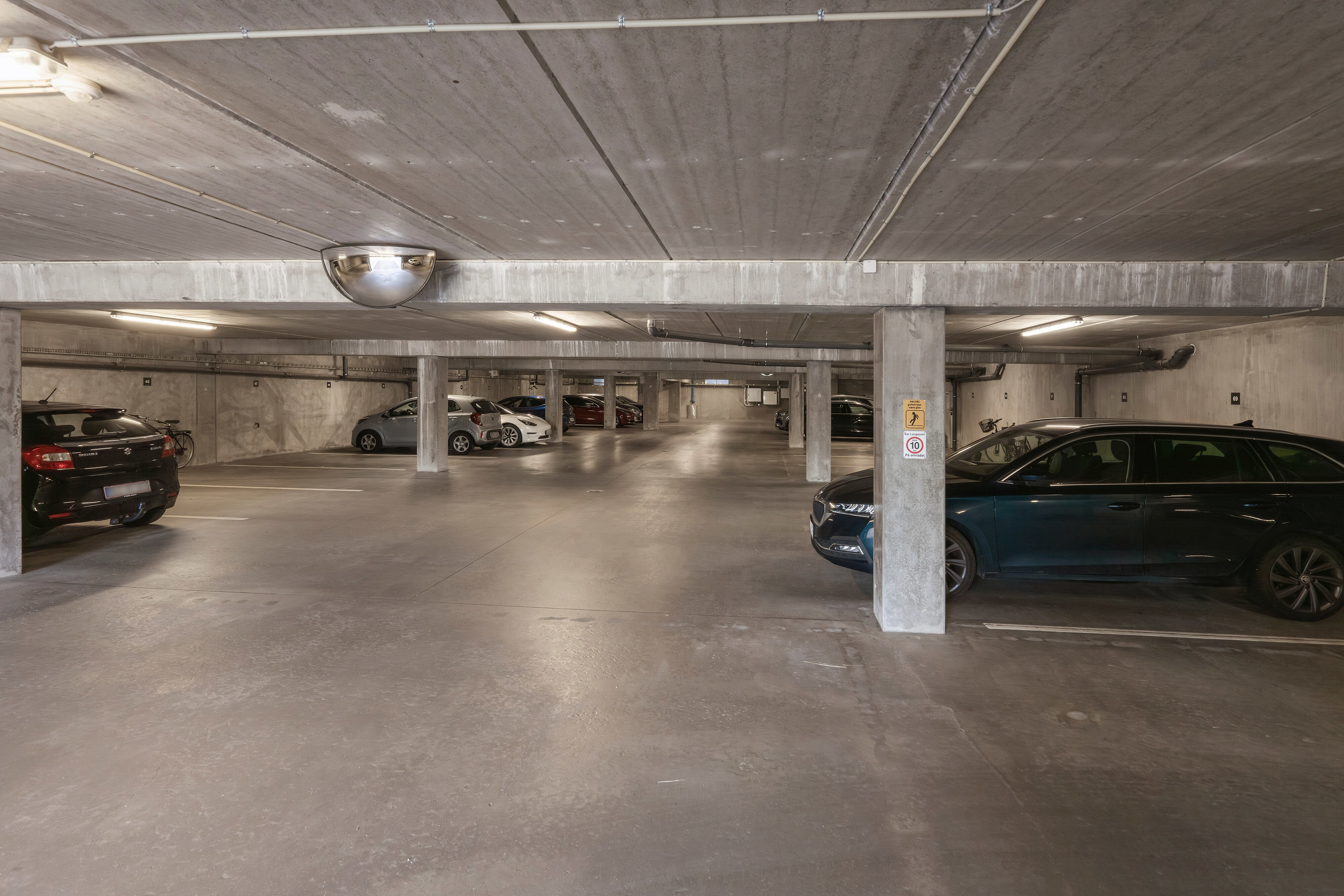 Fremhævet parkering billede i fuldskærmstilstand. Billede af Kirkebjerg Parkvej 2A, 4. tv., 2600 Glostrup