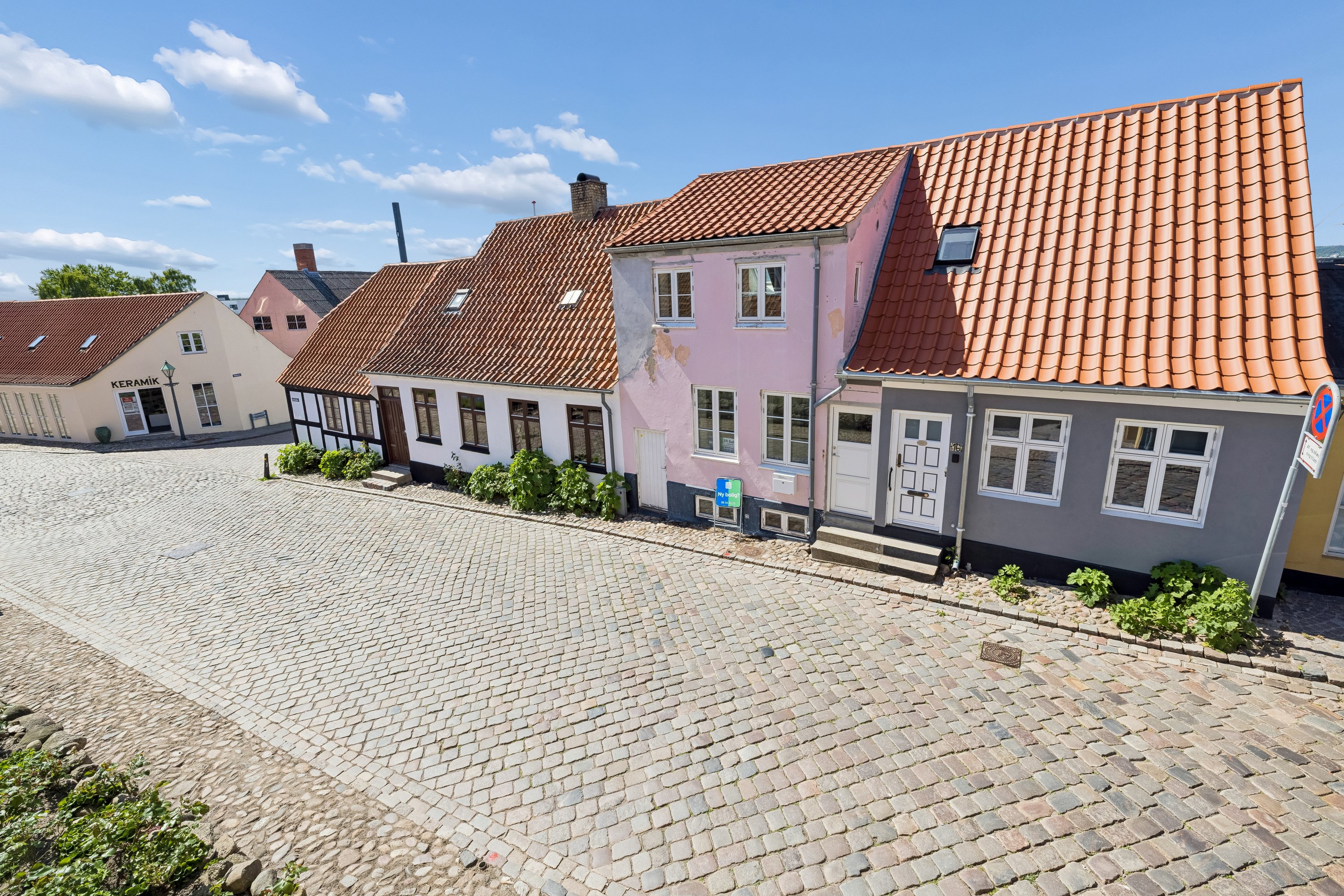 Fremhævet andet billede i fuldskærmstilstand. Billede af Juulsbakke 18, 8400 Ebeltoft