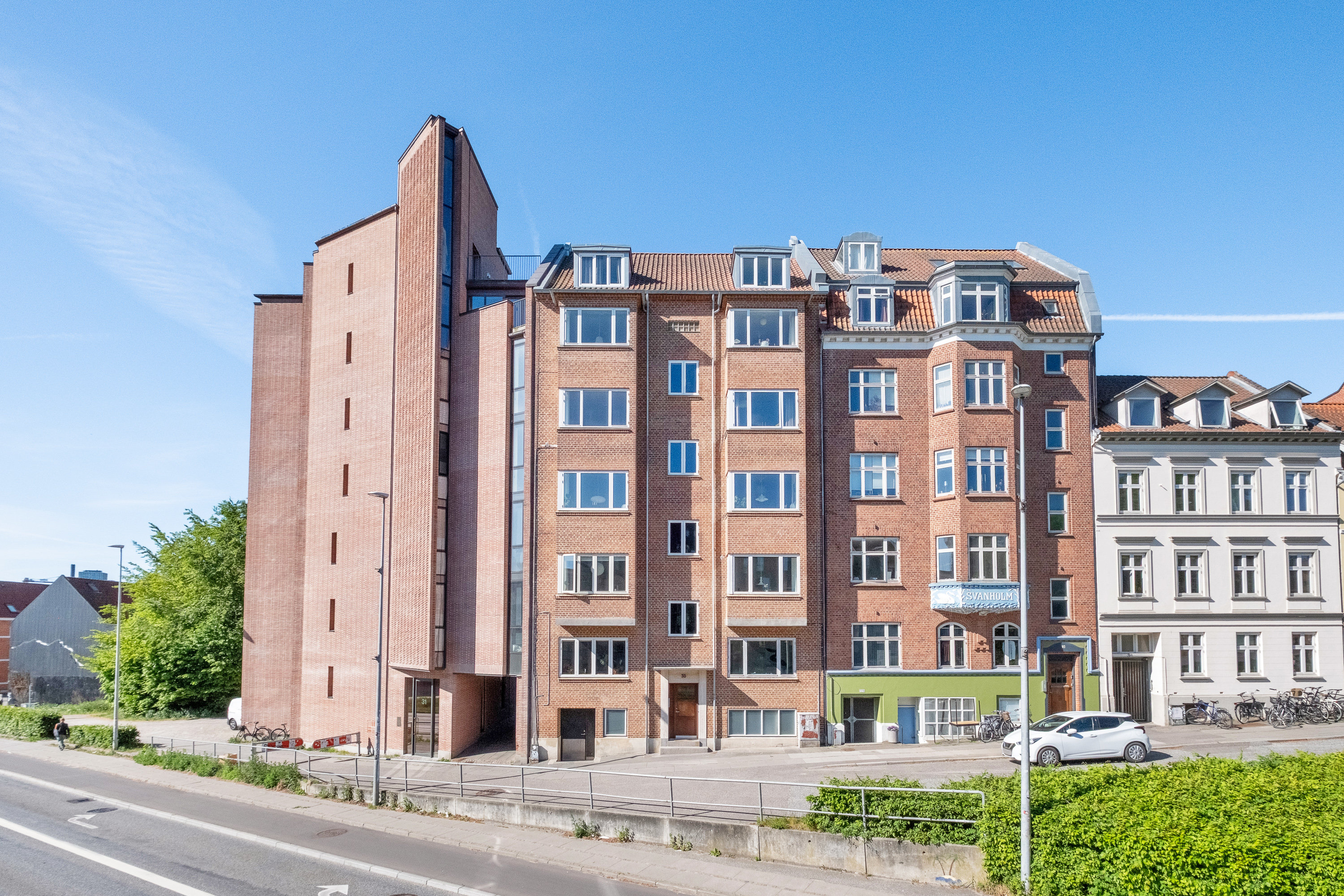 Fremhævet facade billede i fuldskærmstilstand. Billede af Høegh-Guldbergs Gade 35, 3. th., 8000 Aarhus C