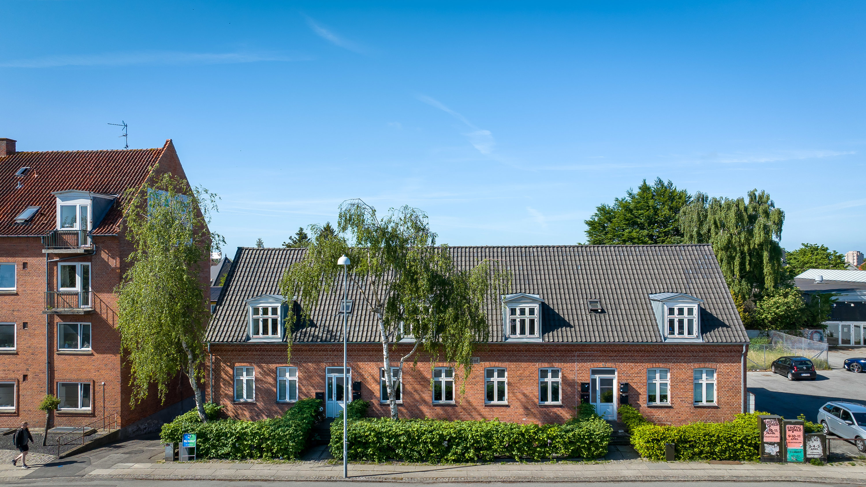 Fremhævet facade billede i fuldskærmstilstand. Billede af Københavnsvej 6B, st.. th., 3400 Hillerød