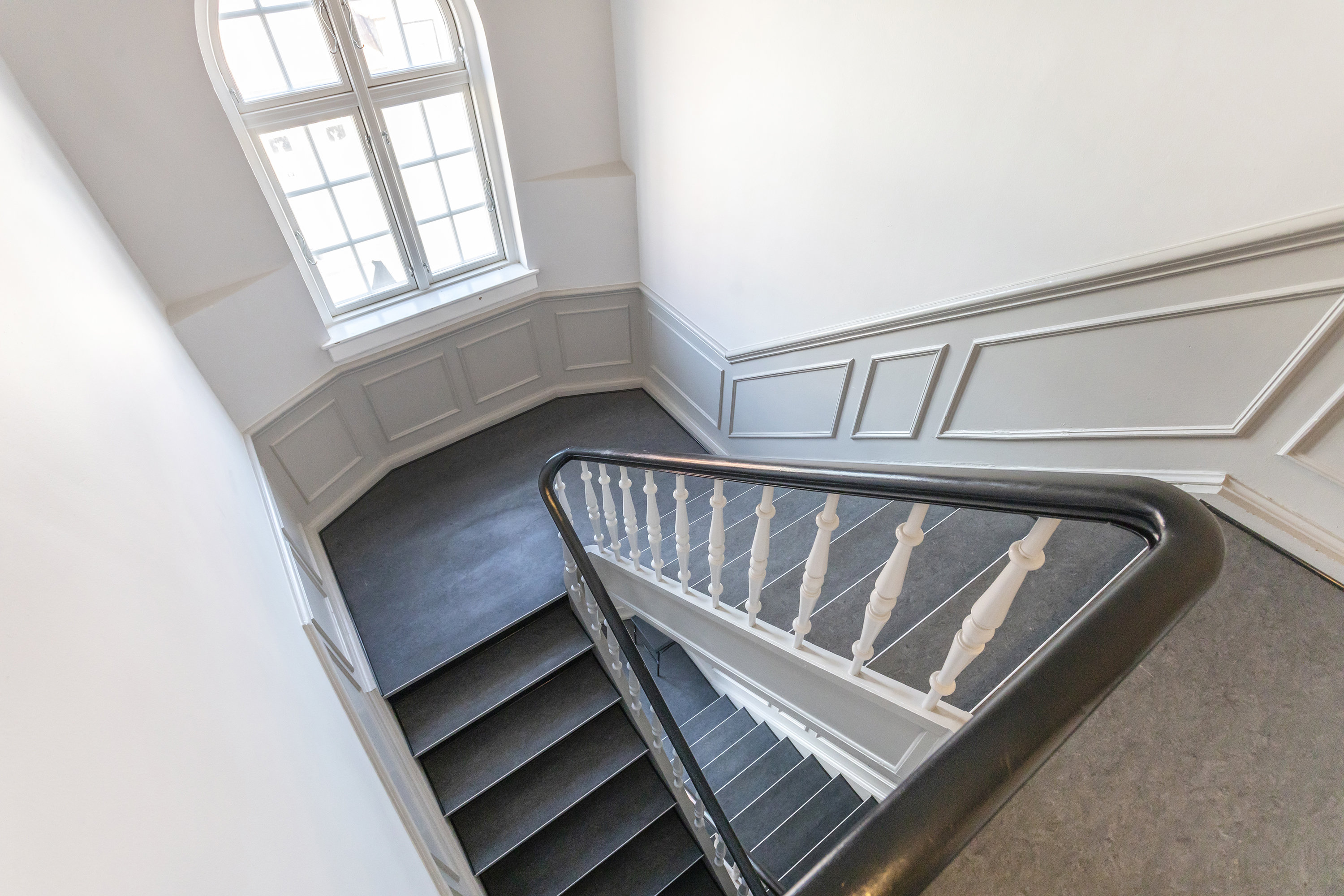 Fremhævet trappe billede i fuldskærmstilstand. Billede af Vermlandsgade 81, 4. th., 2300 København S