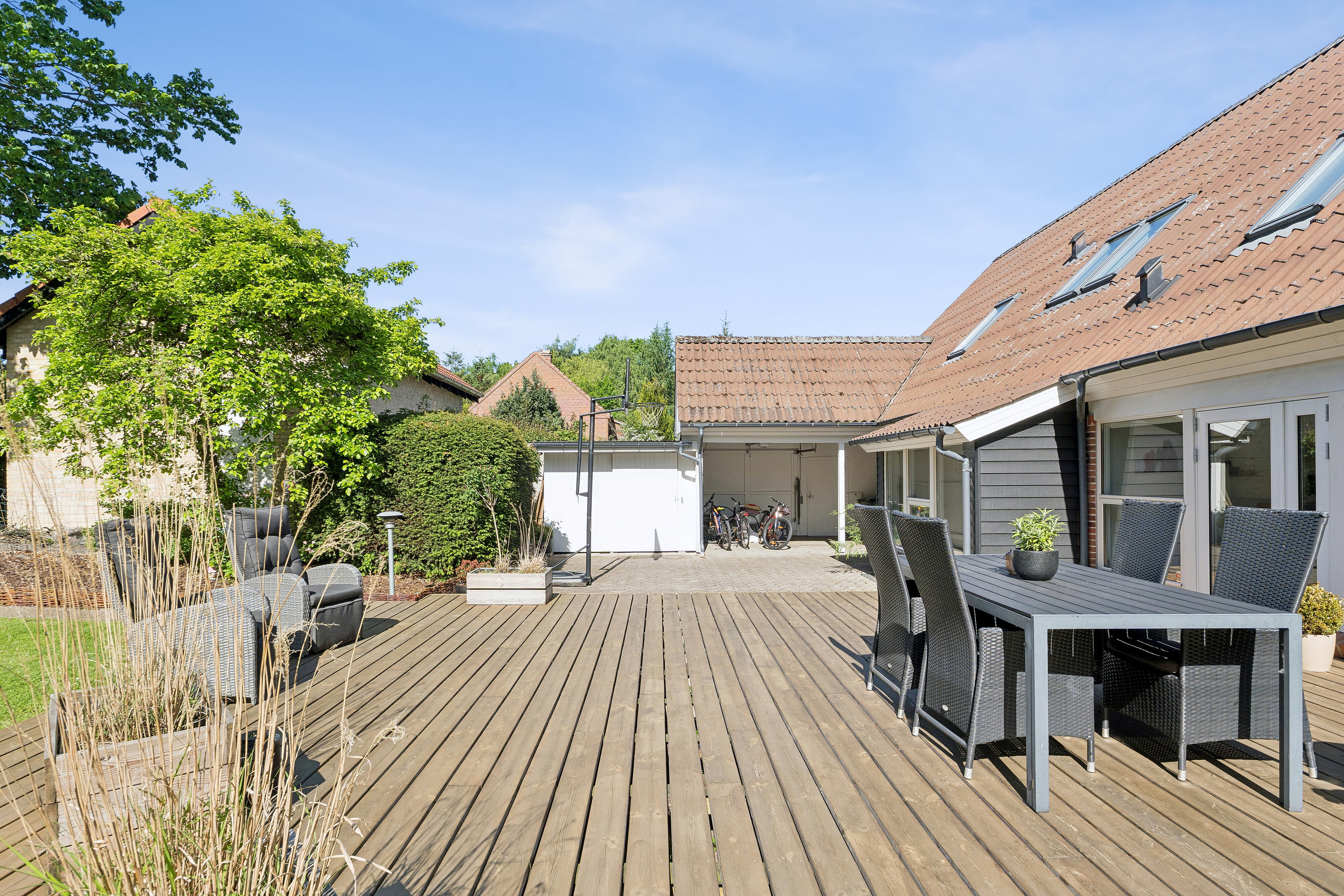Fremhævet terrasse billede i fuldskærmstilstand. Billede af Solbakkevej 27, 8600 Silkeborg