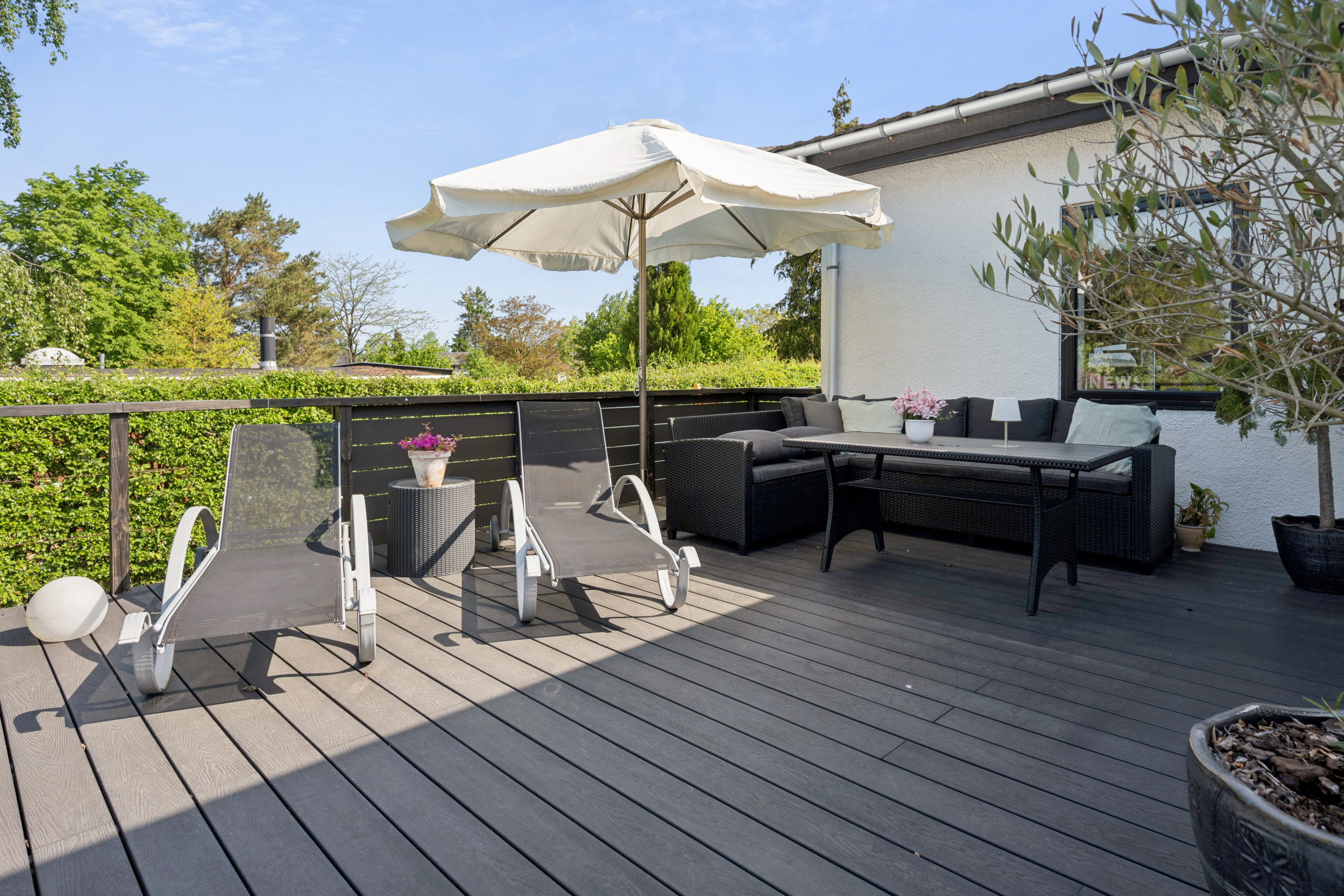 Fremhævet terrasse billede i fuldskærmstilstand. Billede af Kamdalen 29, 2730 Herlev