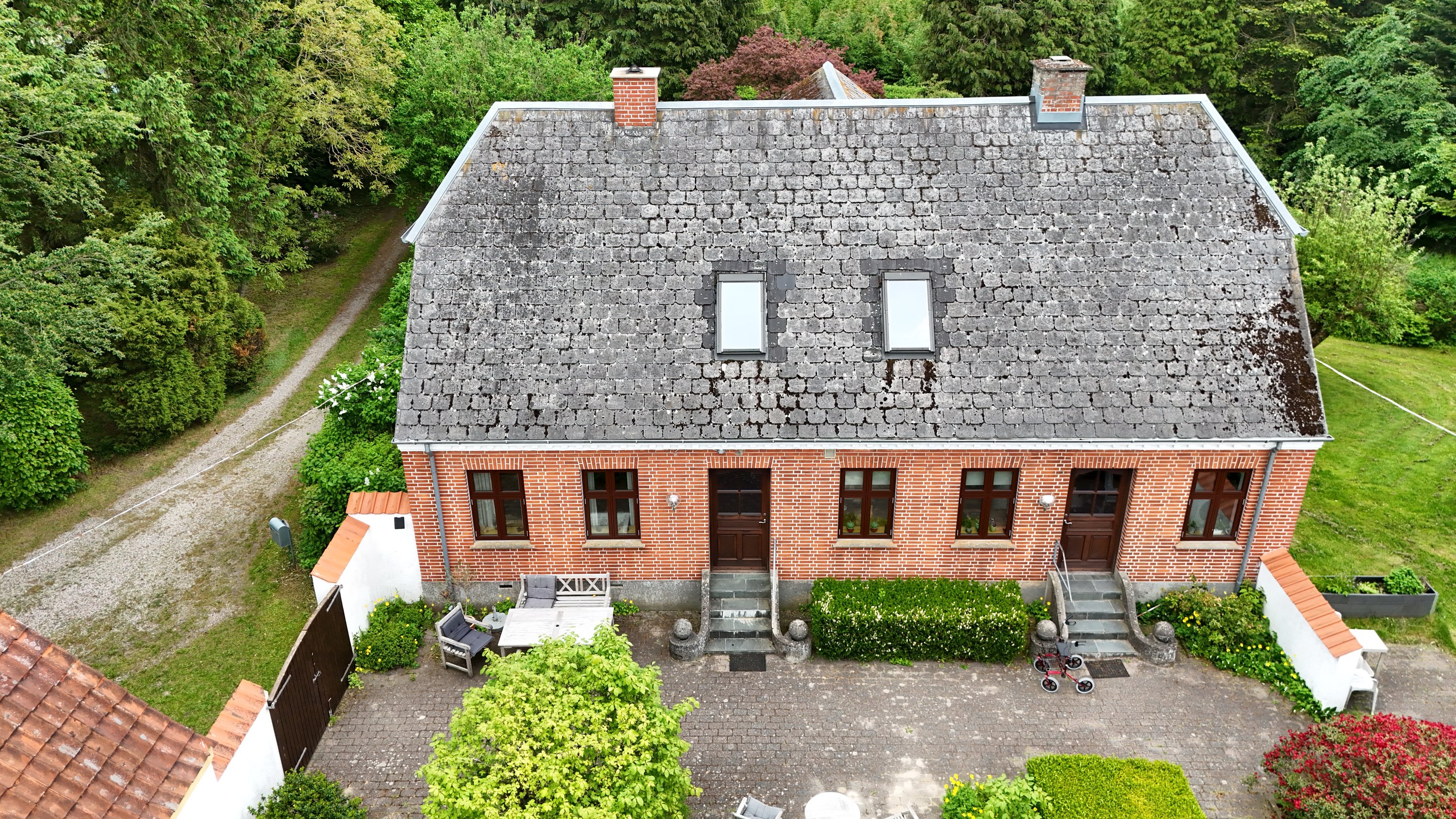 Fremhævet drone billede i fuldskærmstilstand. Billede af Frisdalsvej 16, Valsgård, 9500 Hobro