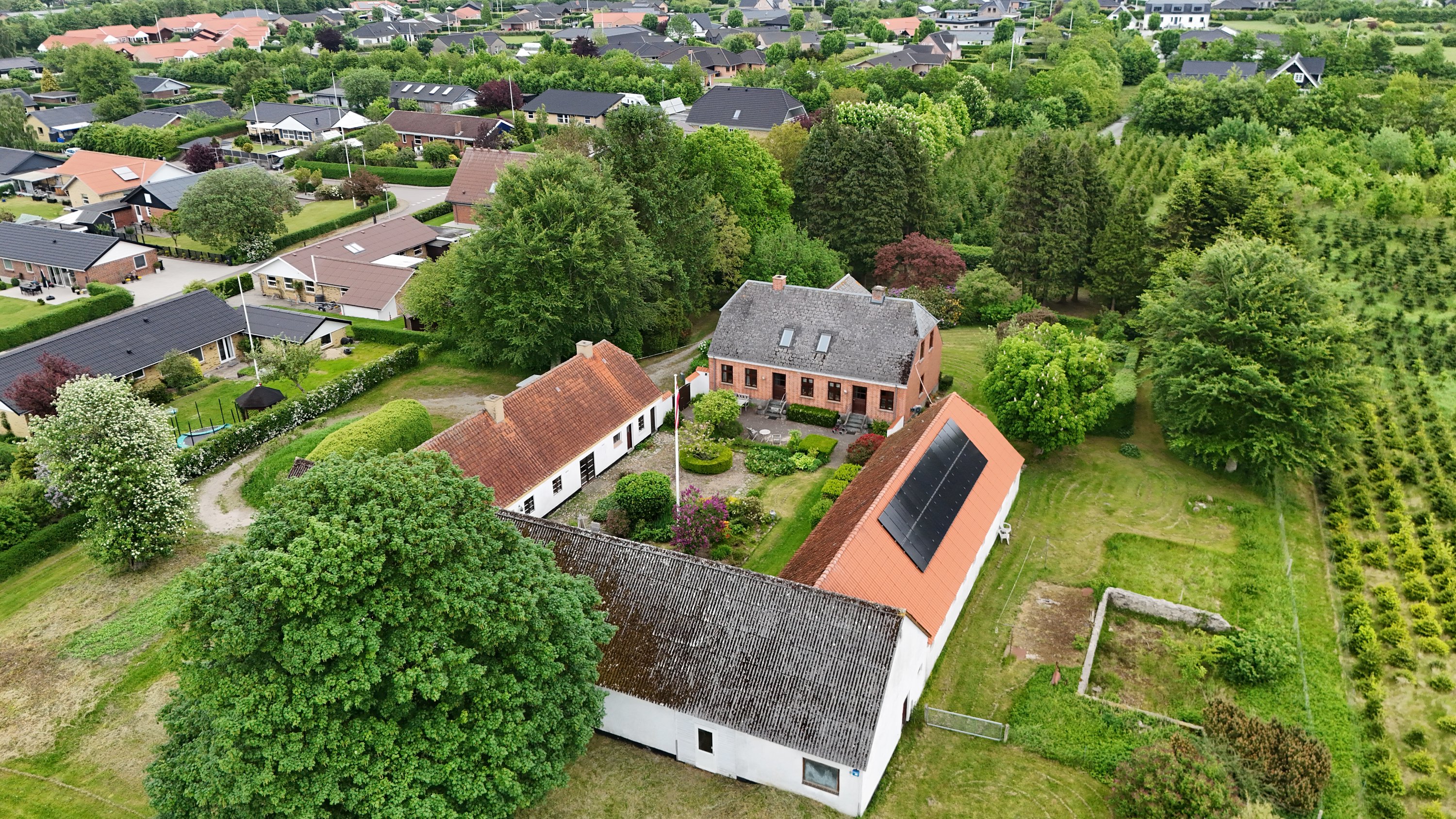 Fremhævet drone billede i fuldskærmstilstand. Billede af Frisdalsvej 16, Valsgård, 9500 Hobro