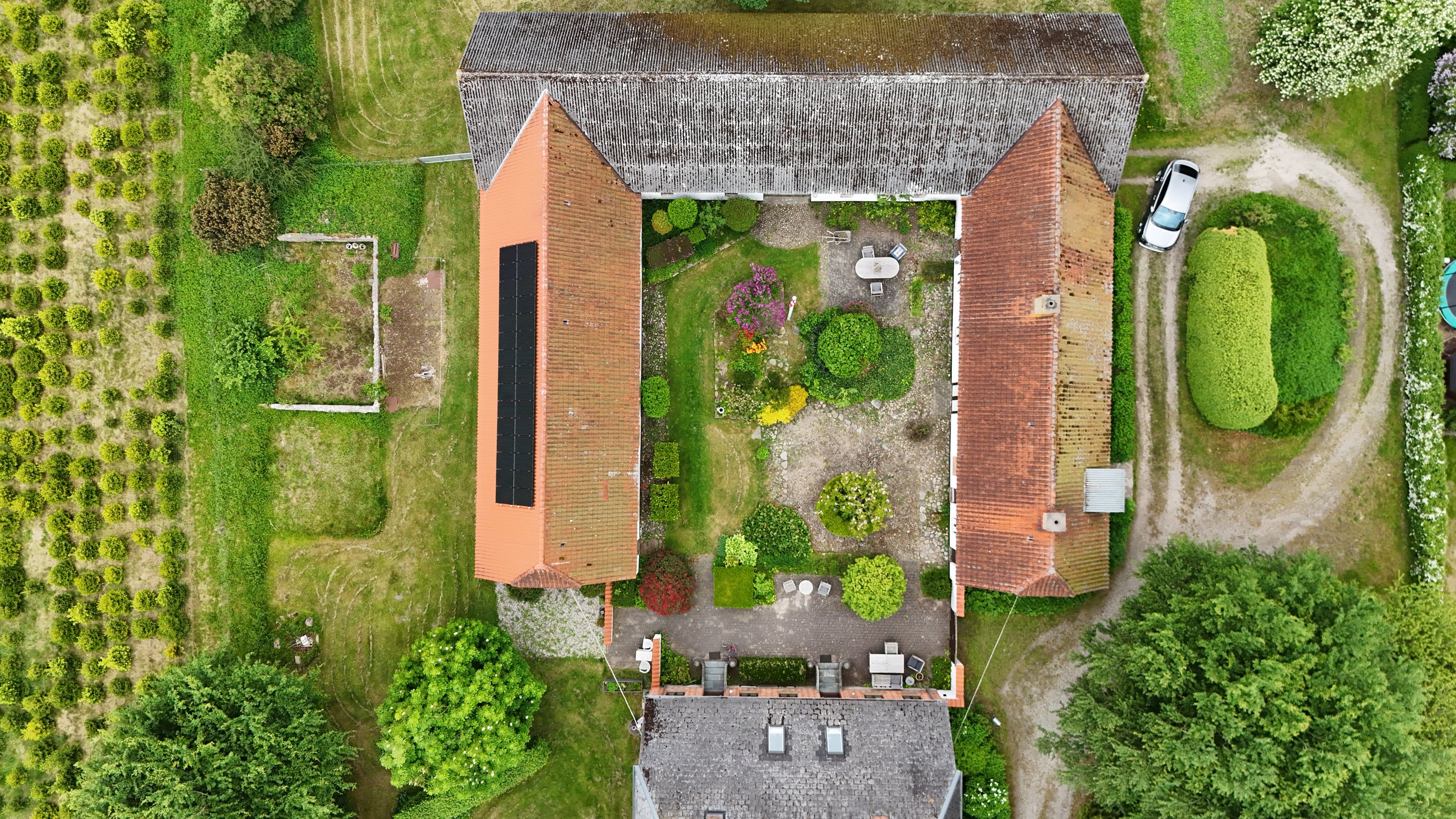 Fremhævet drone billede i fuldskærmstilstand. Billede af Frisdalsvej 16, Valsgård, 9500 Hobro