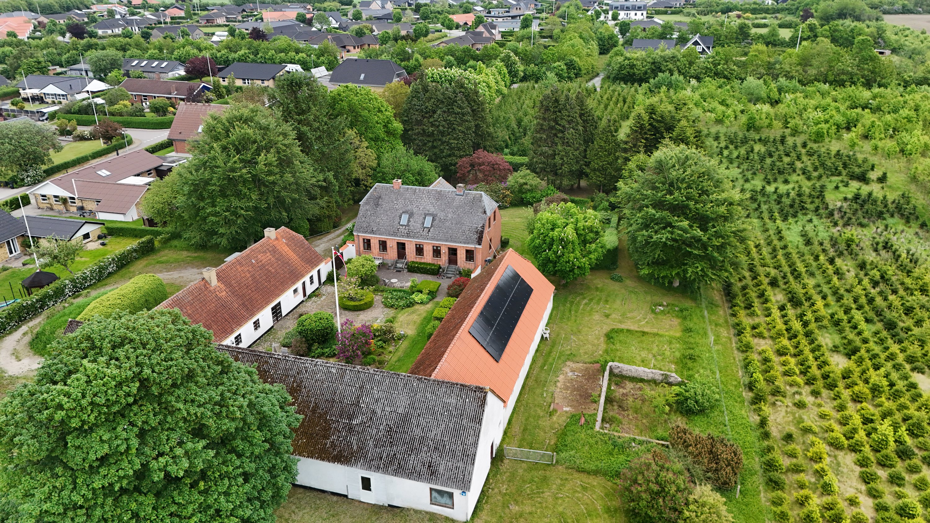 Fremhævet drone billede i fuldskærmstilstand. Billede af Frisdalsvej 16, Valsgård, 9500 Hobro