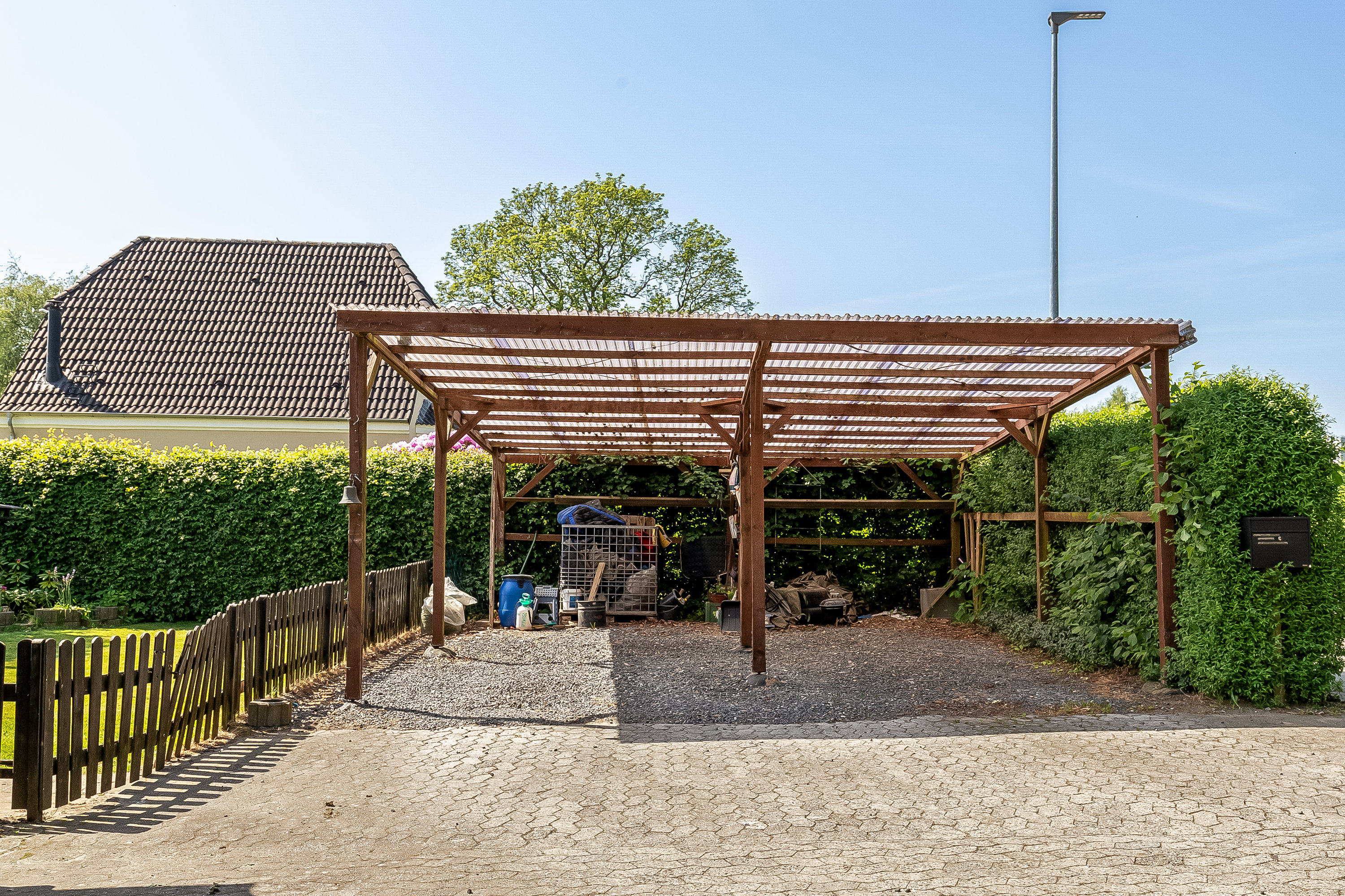 Fremhævet carport billede i fuldskærmstilstand. Billede af Almind Østergade 16, 6051 Almind