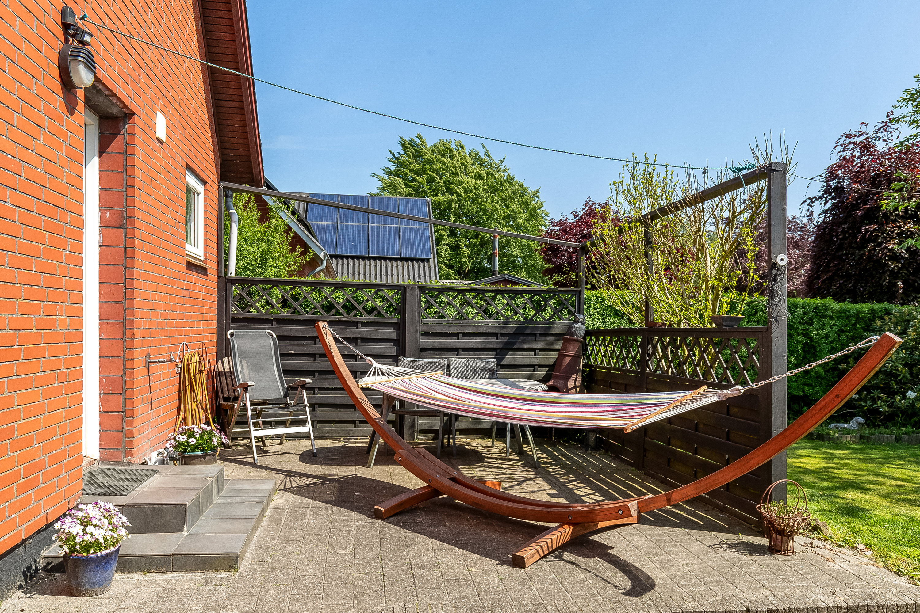 Fremhævet terrasse billede i fuldskærmstilstand. Billede af Almind Østergade 16, 6051 Almind
