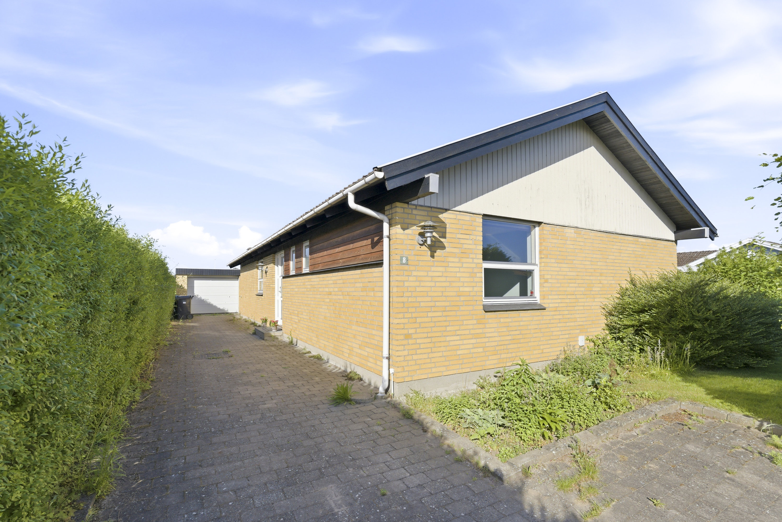 Fremhævet facade billede i fuldskærmstilstand. Billede af Mirabellevænget 8, Stige, 5270 Odense N